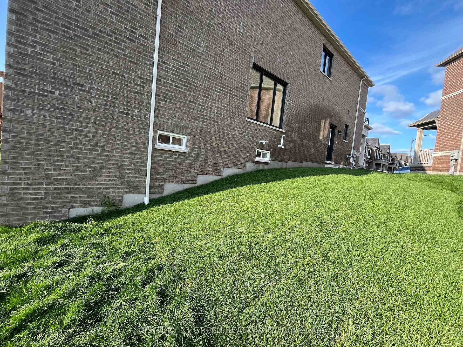 Photo 21 of 22 Velvet Drive, Whitby, Rural Whitby — HOMEH