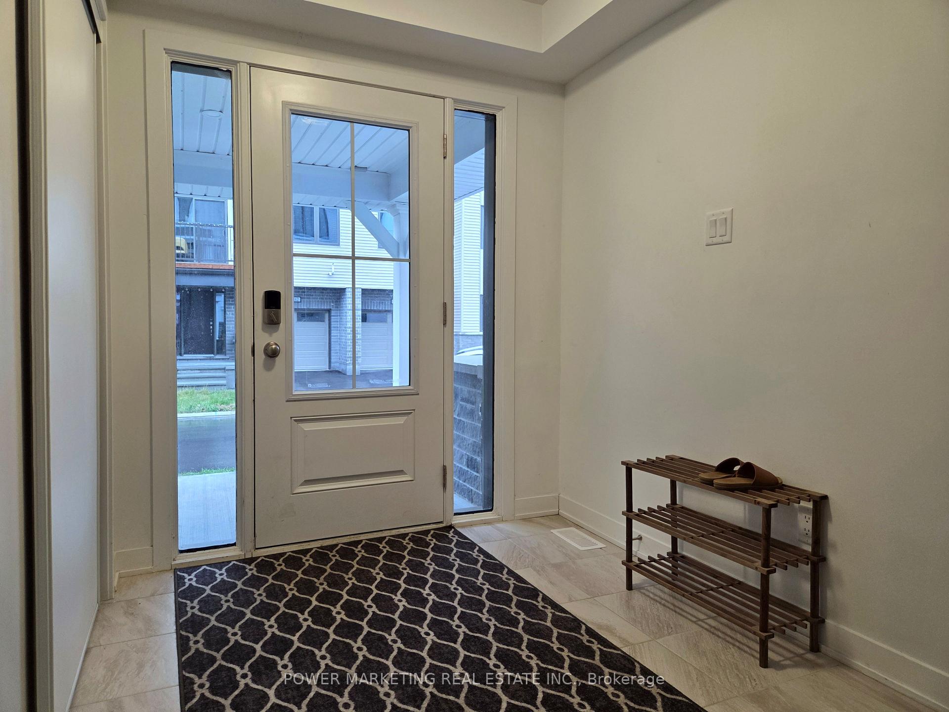 Photo 4 of 903 Nova Private, Ottawa, Barrhaven - Half Moon Bay — HOMEH
