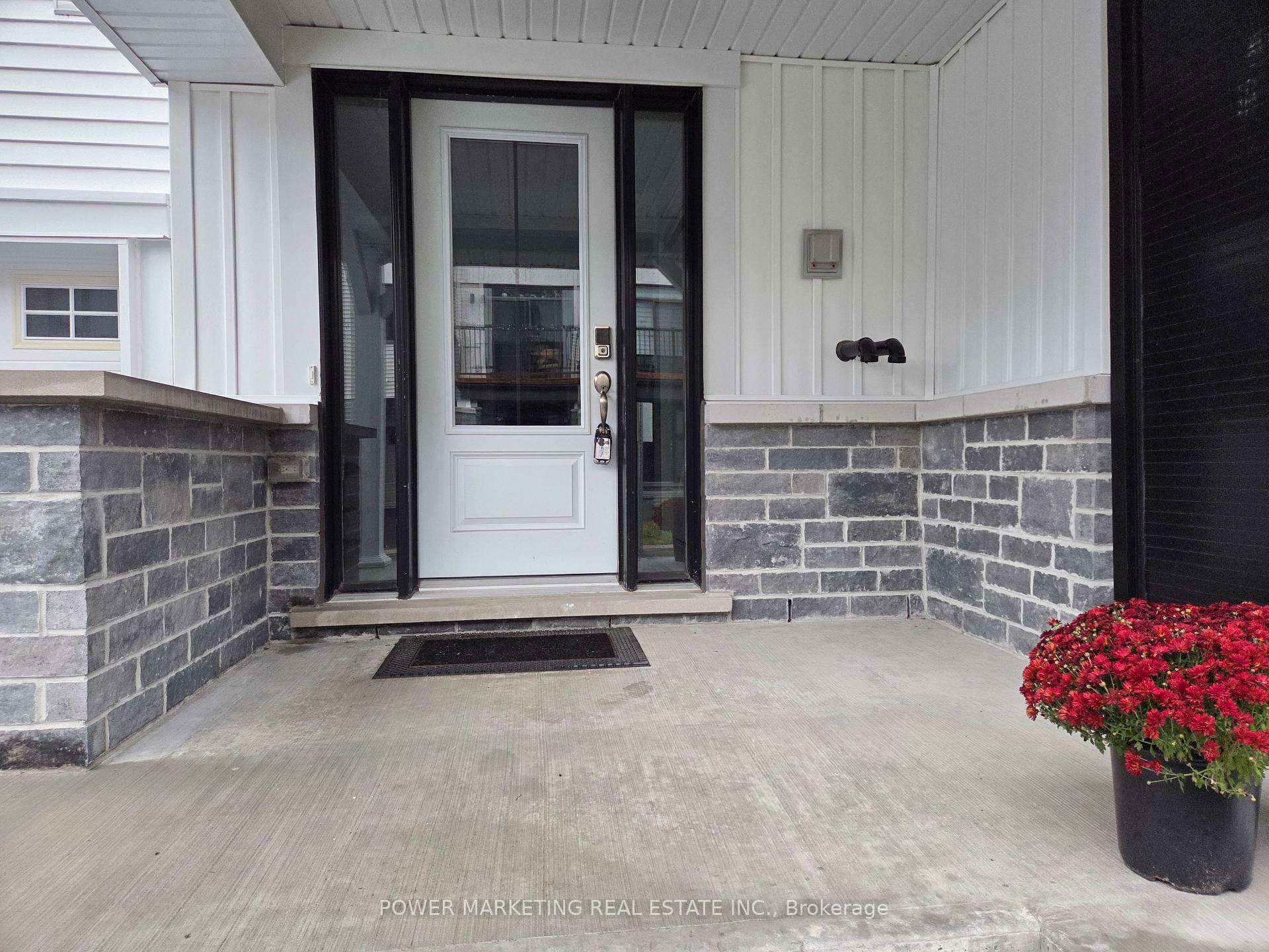 Photo 3 of 903 Nova Private, Ottawa, Barrhaven - Half Moon Bay — HOMEH