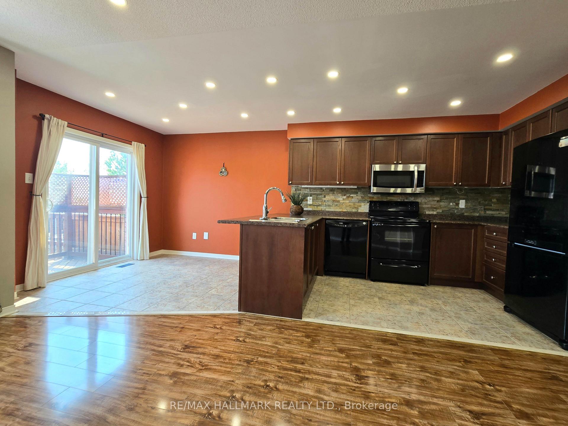 Photo 9 of 104 Oceanpearl Crescent, Whitby, Blue Grass Meadows — HOMEH
