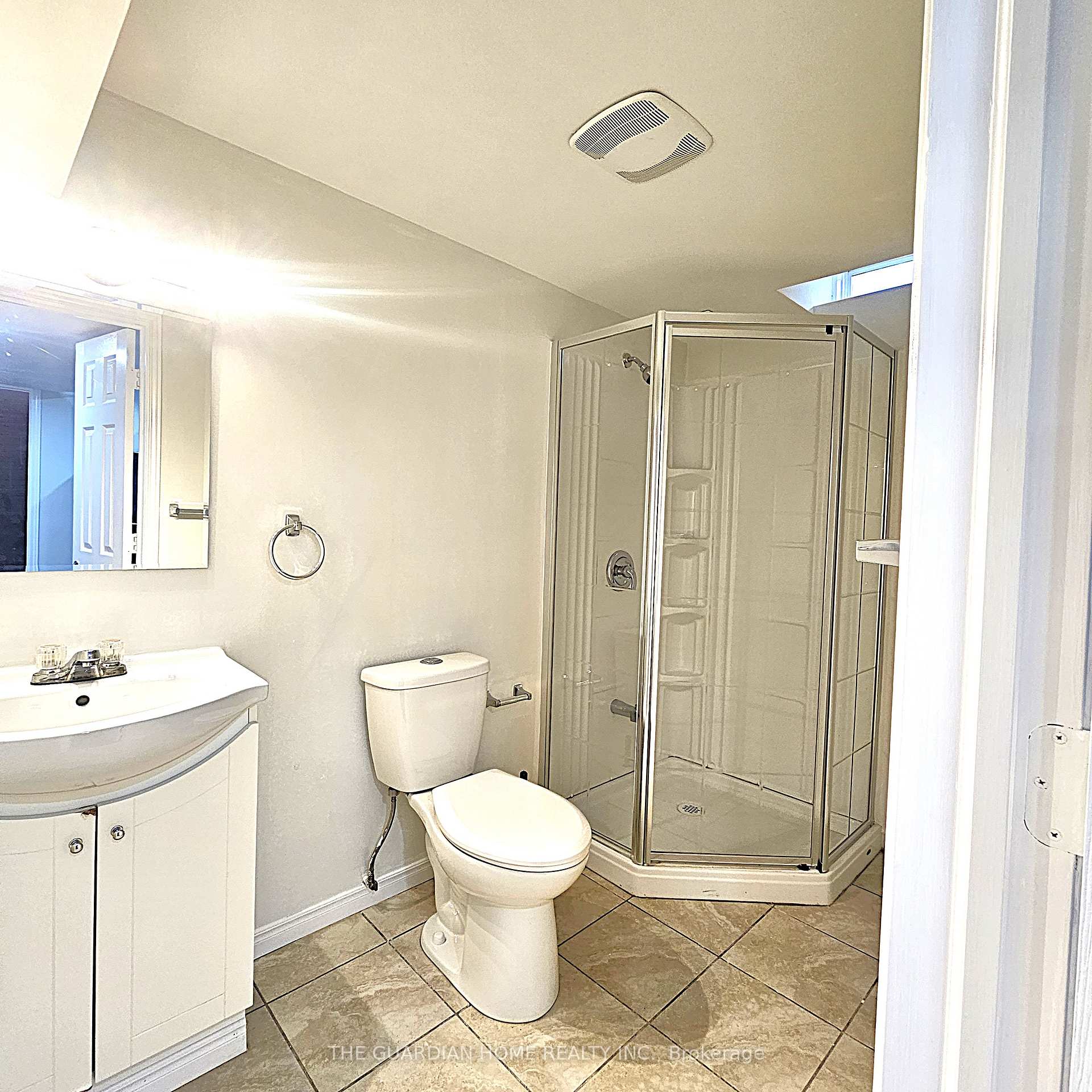 Photo 12 of 15 Ryder Crescent, Ajax, Northeast Ajax — HOMEH