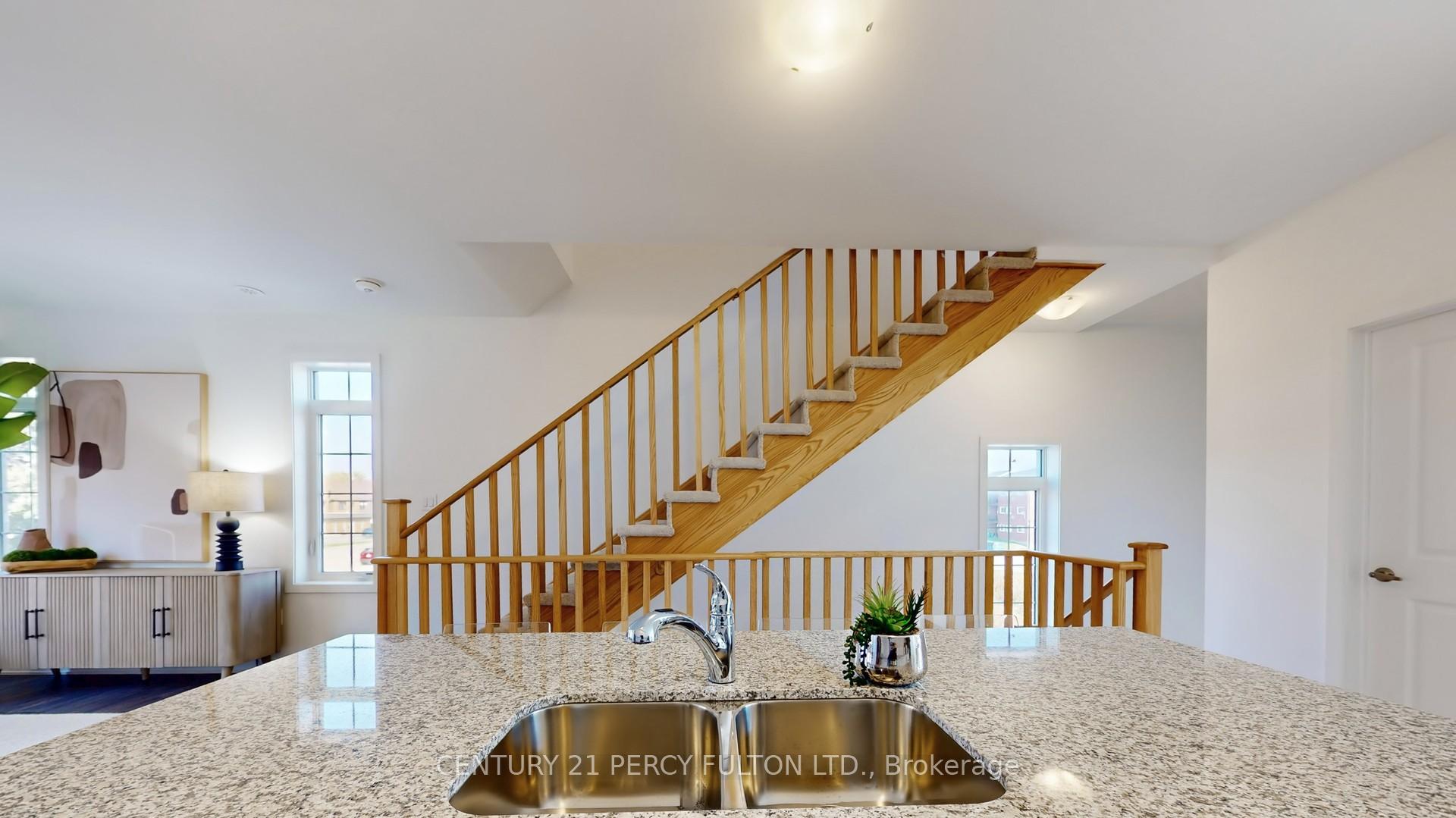 Photo 8 of 31 Selfridge Way, Whitby, Downtown Whitby — HOMEH