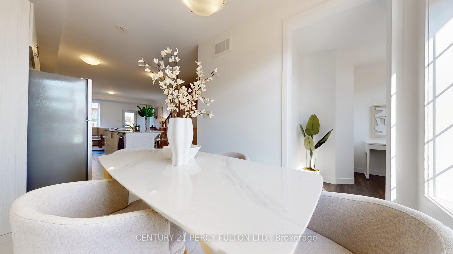 Photo 11 of 31 Selfridge Way, Whitby, Downtown Whitby — HOMEH