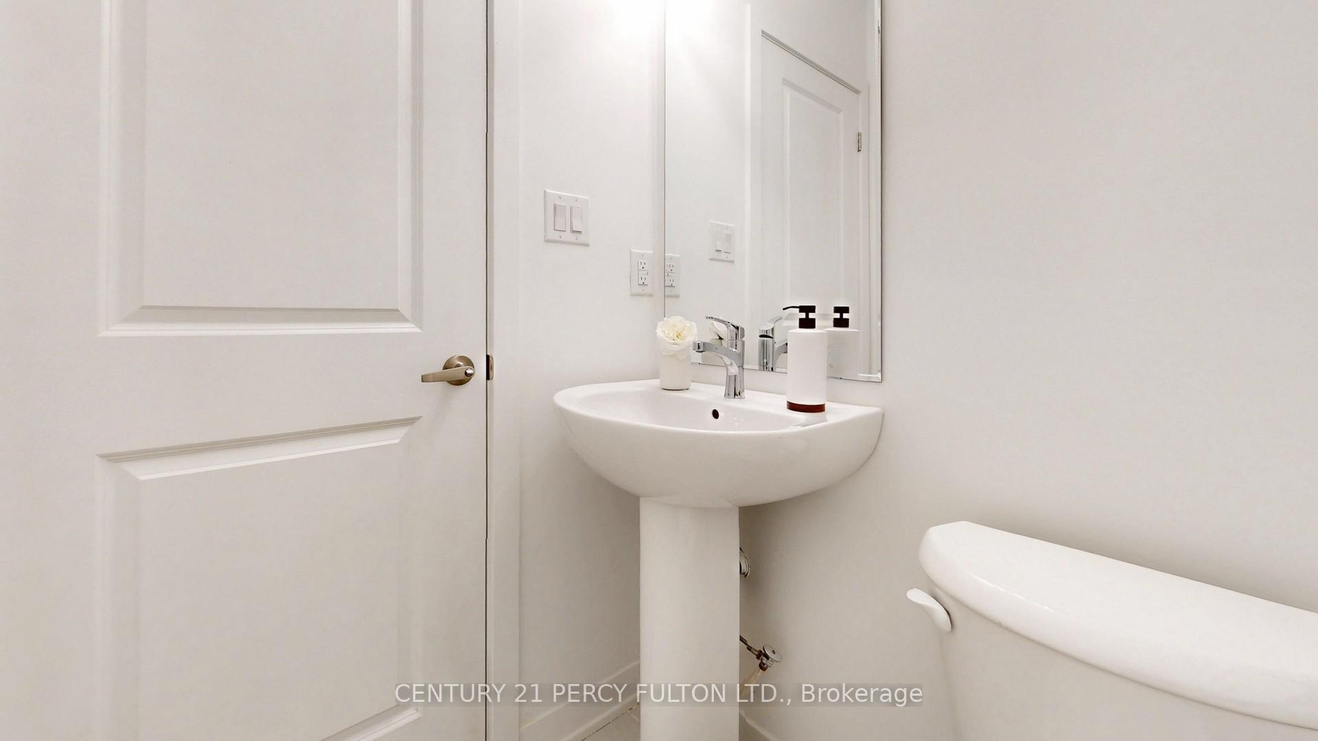 Photo 12 of 31 Selfridge Way, Whitby, Downtown Whitby — HOMEH