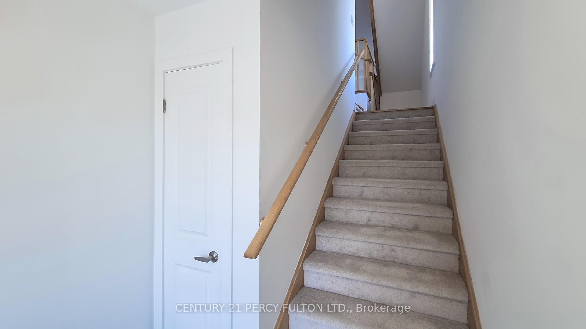 Photo 13 of 31 Selfridge Way, Whitby, Downtown Whitby — HOMEH