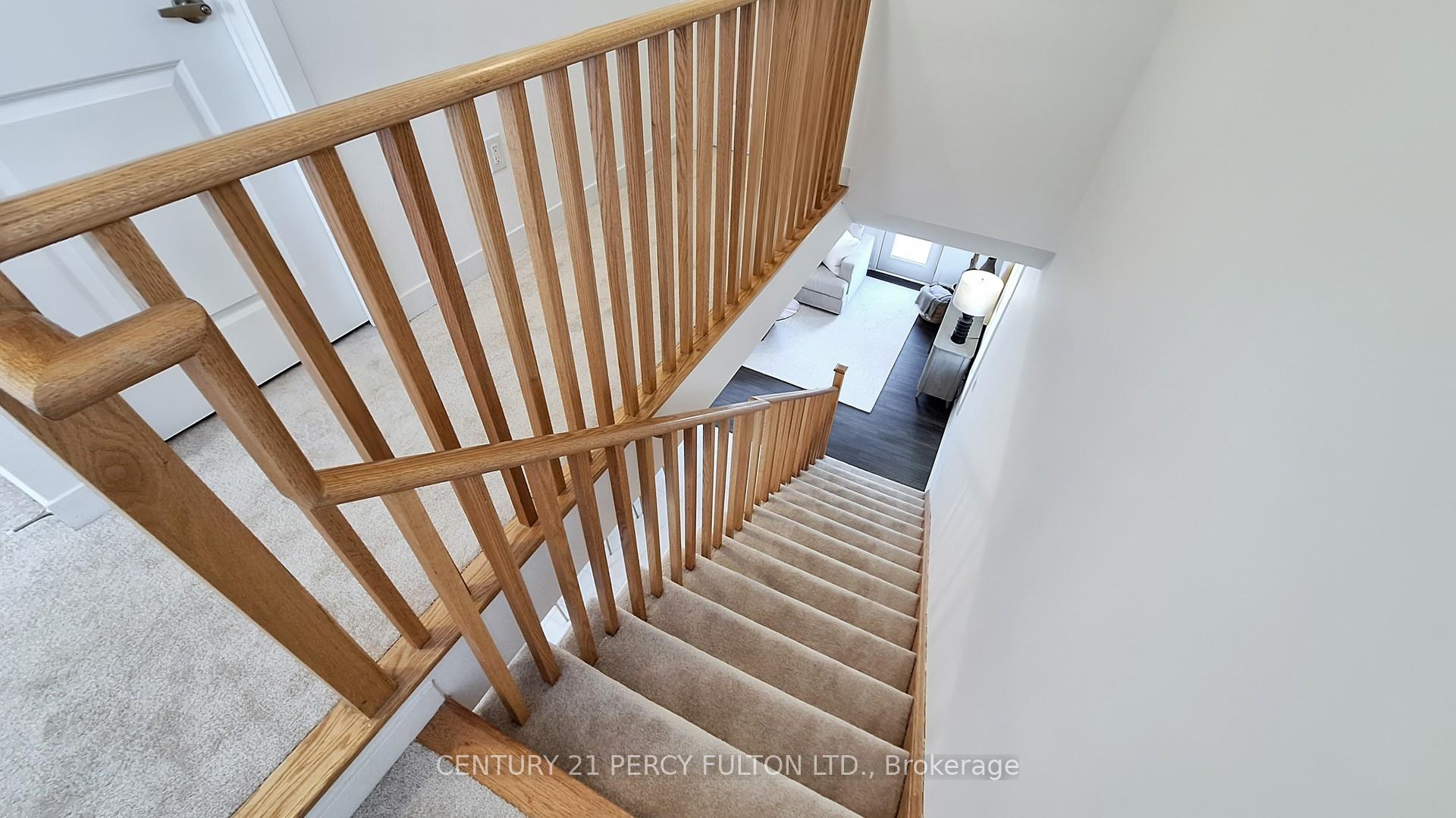 Photo 14 of 31 Selfridge Way, Whitby, Downtown Whitby — HOMEH