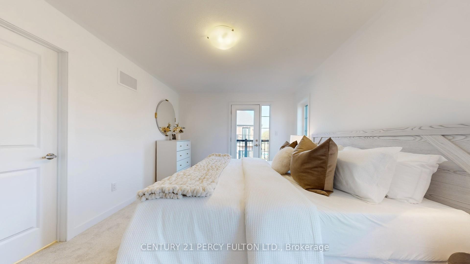 Photo 16 of 31 Selfridge Way, Whitby, Downtown Whitby — HOMEH