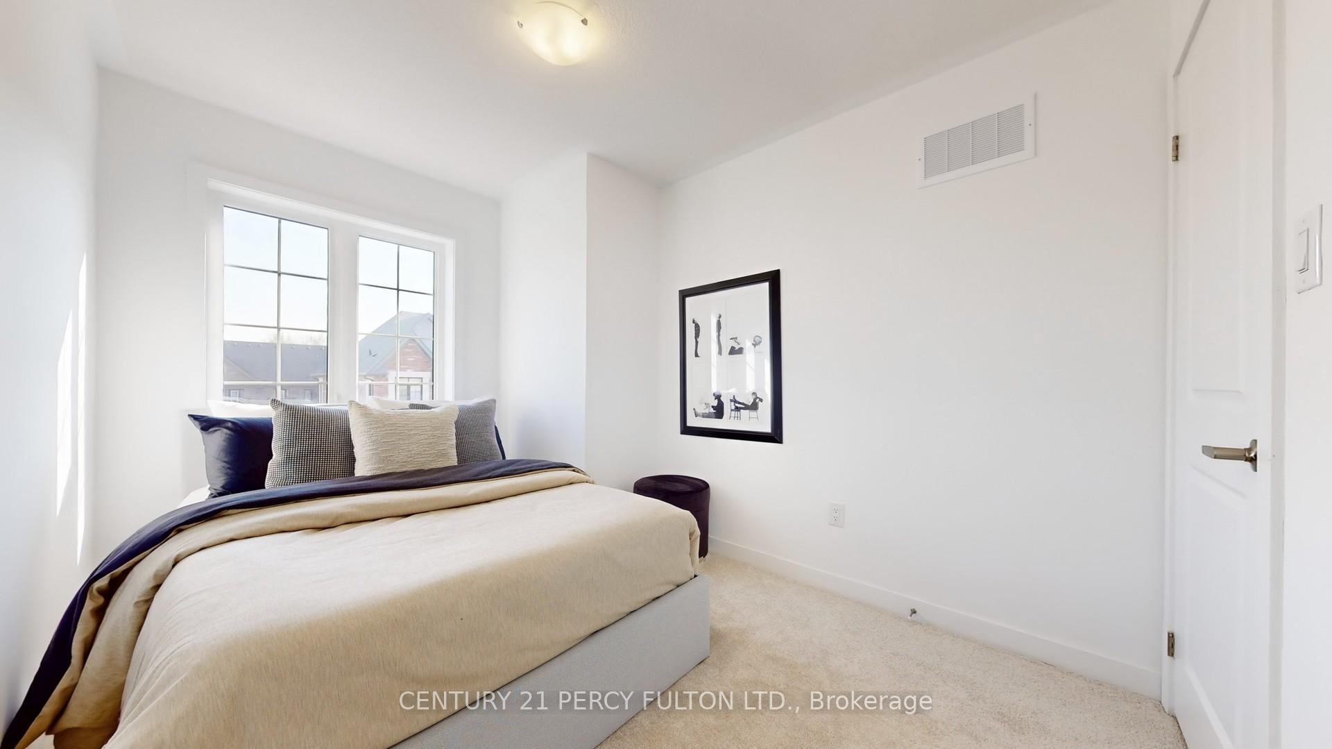 Photo 20 of 31 Selfridge Way, Whitby, Downtown Whitby — HOMEH