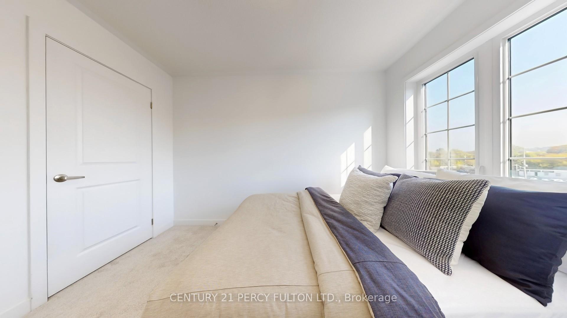 Photo 21 of 31 Selfridge Way, Whitby, Downtown Whitby — HOMEH