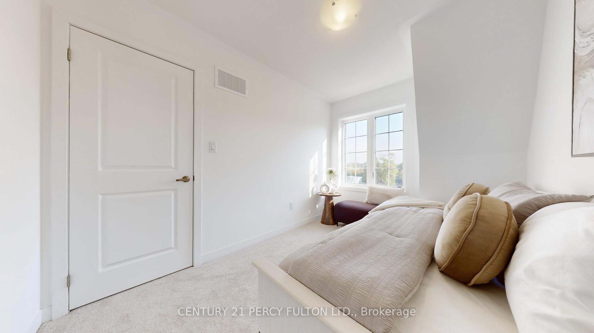 Photo 22 of 31 Selfridge Way, Whitby, Downtown Whitby — HOMEH