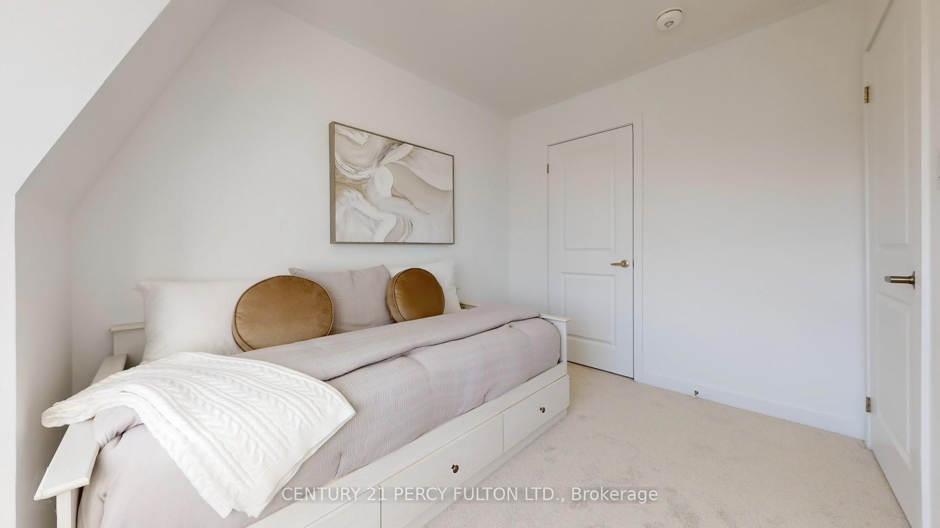 Photo 23 of 31 Selfridge Way, Whitby, Downtown Whitby — HOMEH
