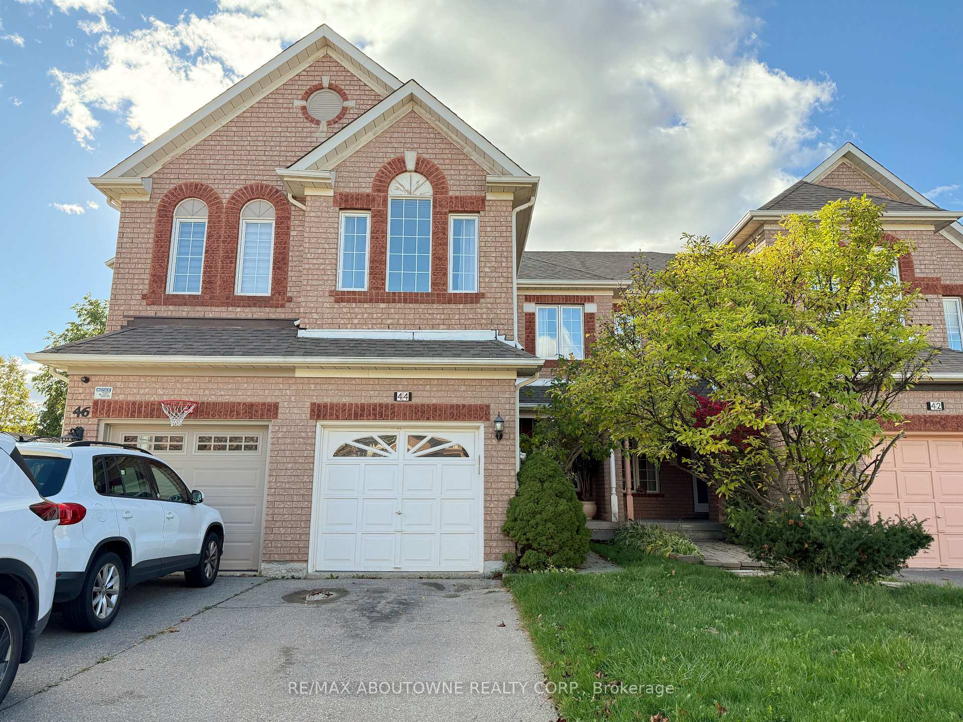 Photo 2 of 44 Craddock Street, Vaughan, Maple — HOMEH