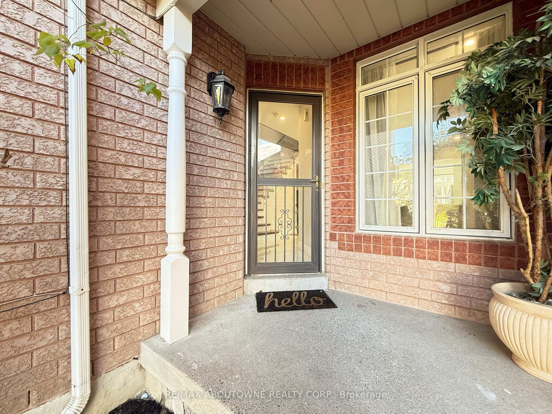 Photo 5 of 44 Craddock Street, Vaughan, Maple — HOMEH