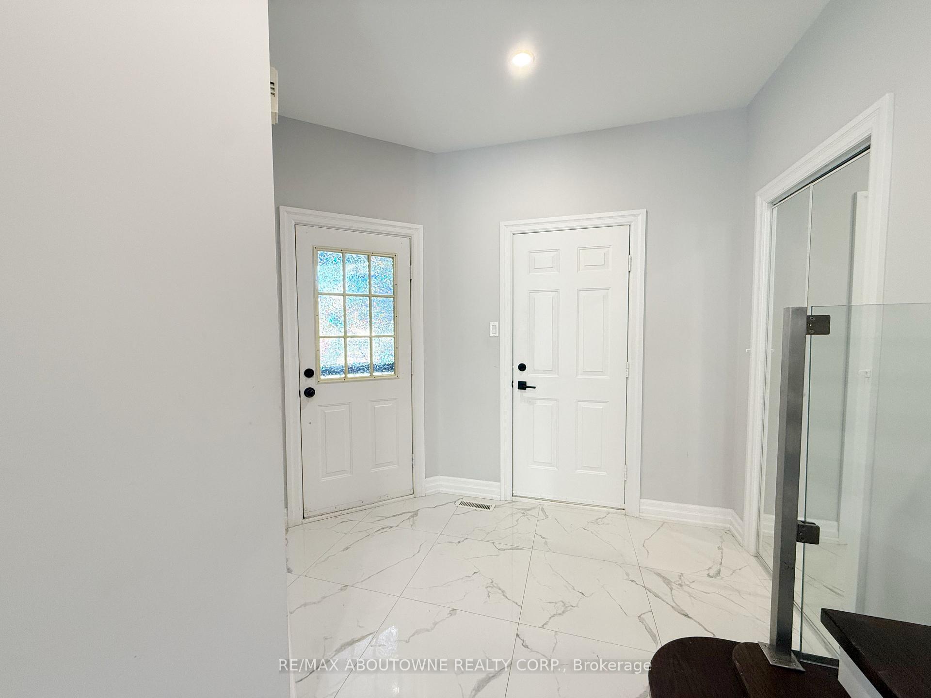Photo 6 of 44 Craddock Street, Vaughan, Maple — HOMEH