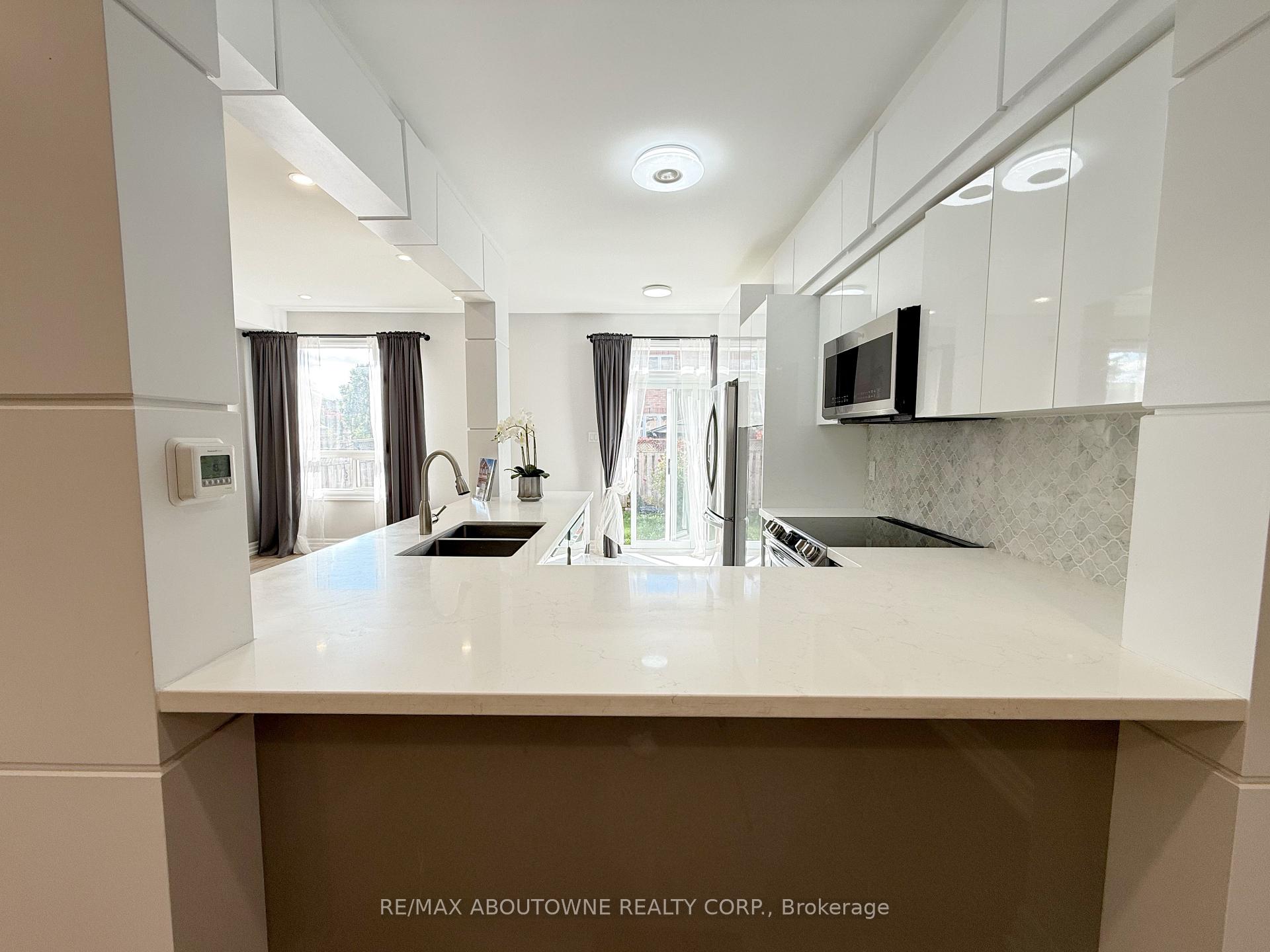 Photo 11 of 44 Craddock Street, Vaughan, Maple — HOMEH