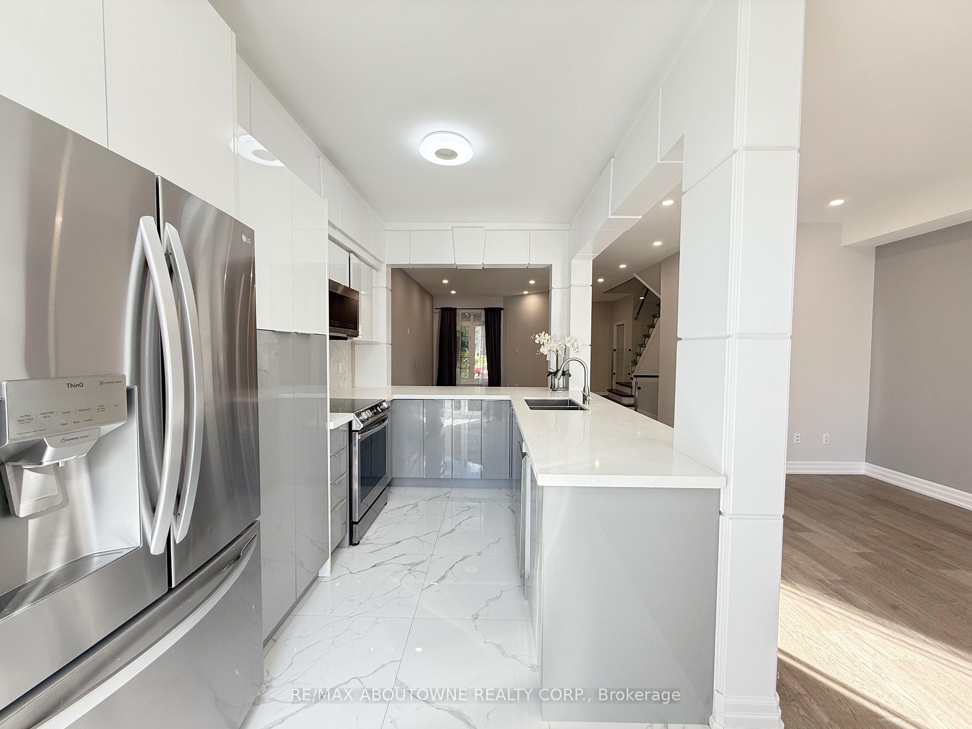 Photo 14 of 44 Craddock Street, Vaughan, Maple — HOMEH