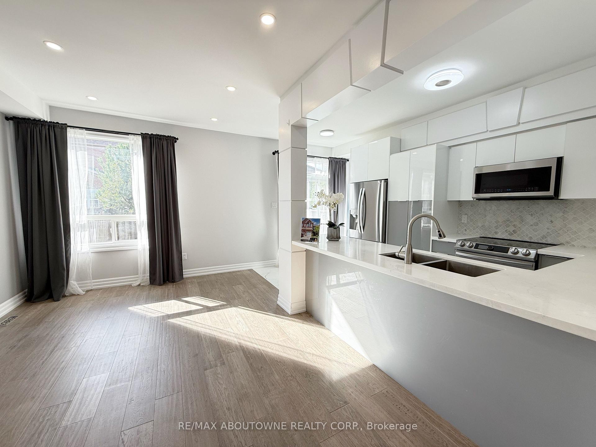 Photo 16 of 44 Craddock Street, Vaughan, Maple — HOMEH