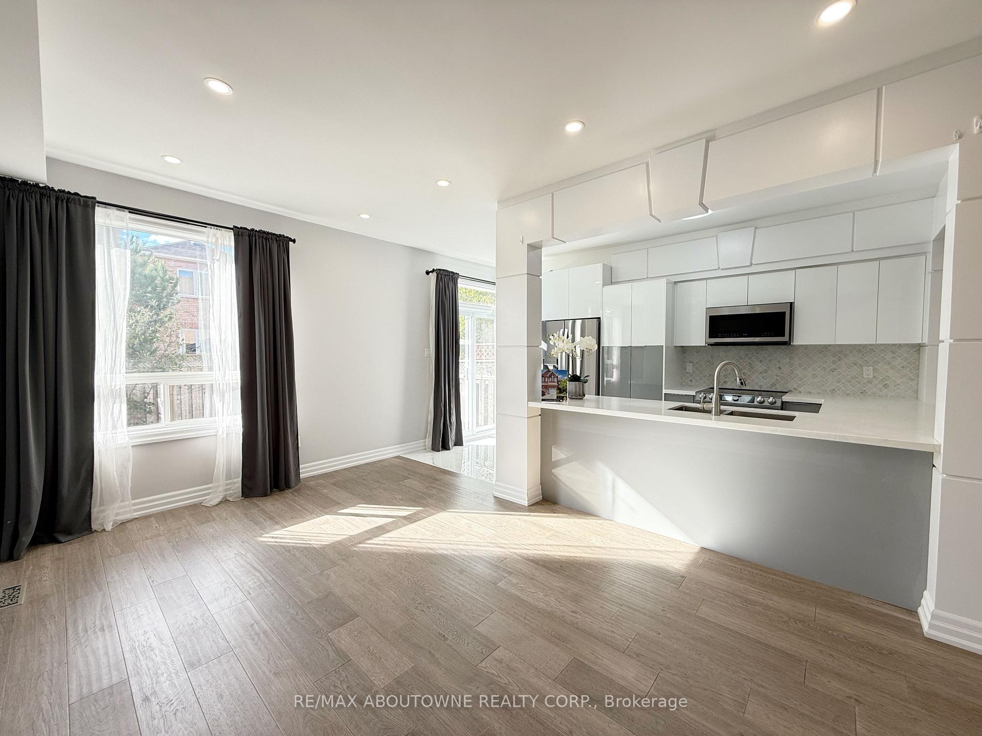 Photo 18 of 44 Craddock Street, Vaughan, Maple — HOMEH