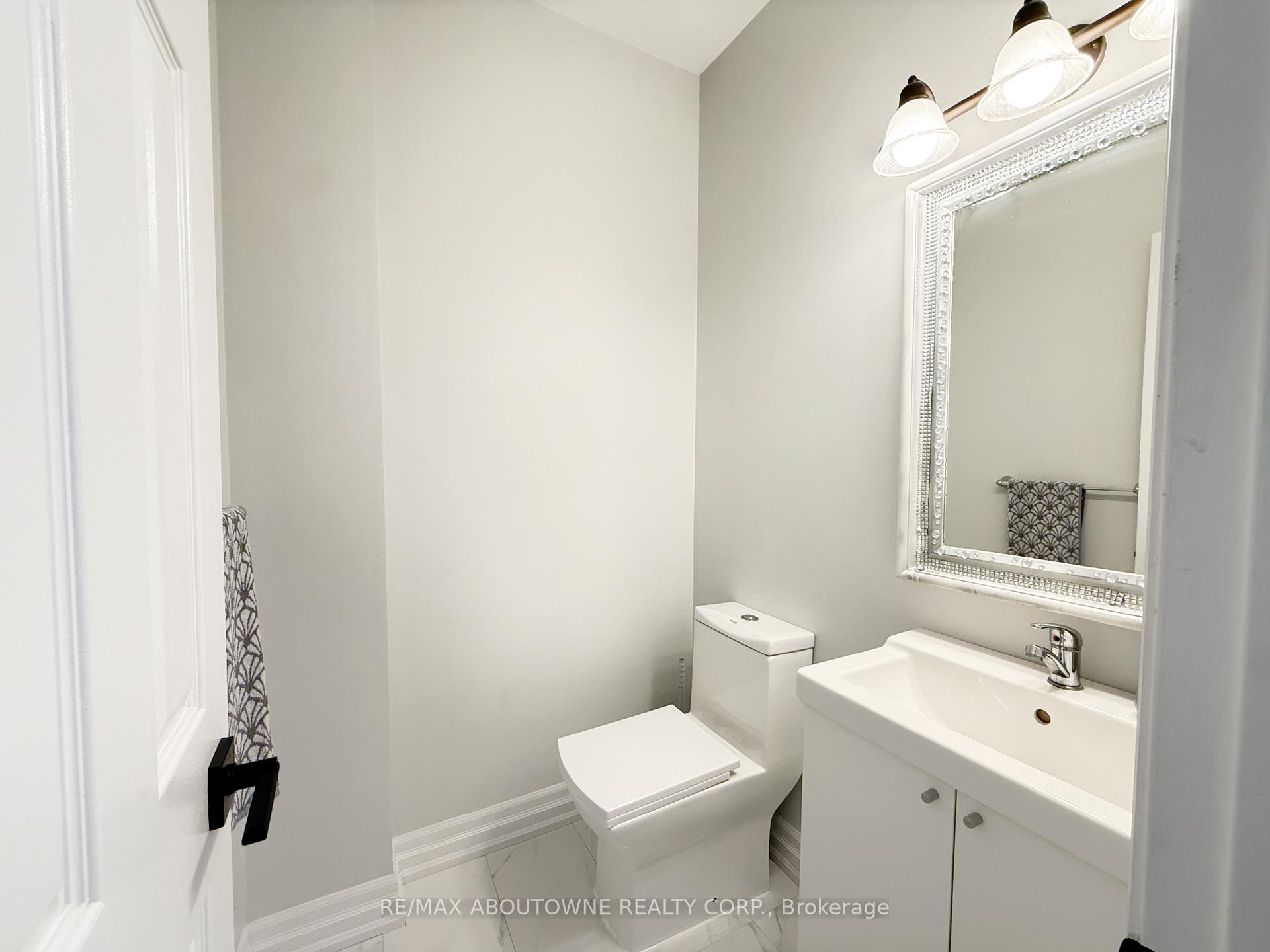 Photo 19 of 44 Craddock Street, Vaughan, Maple — HOMEH