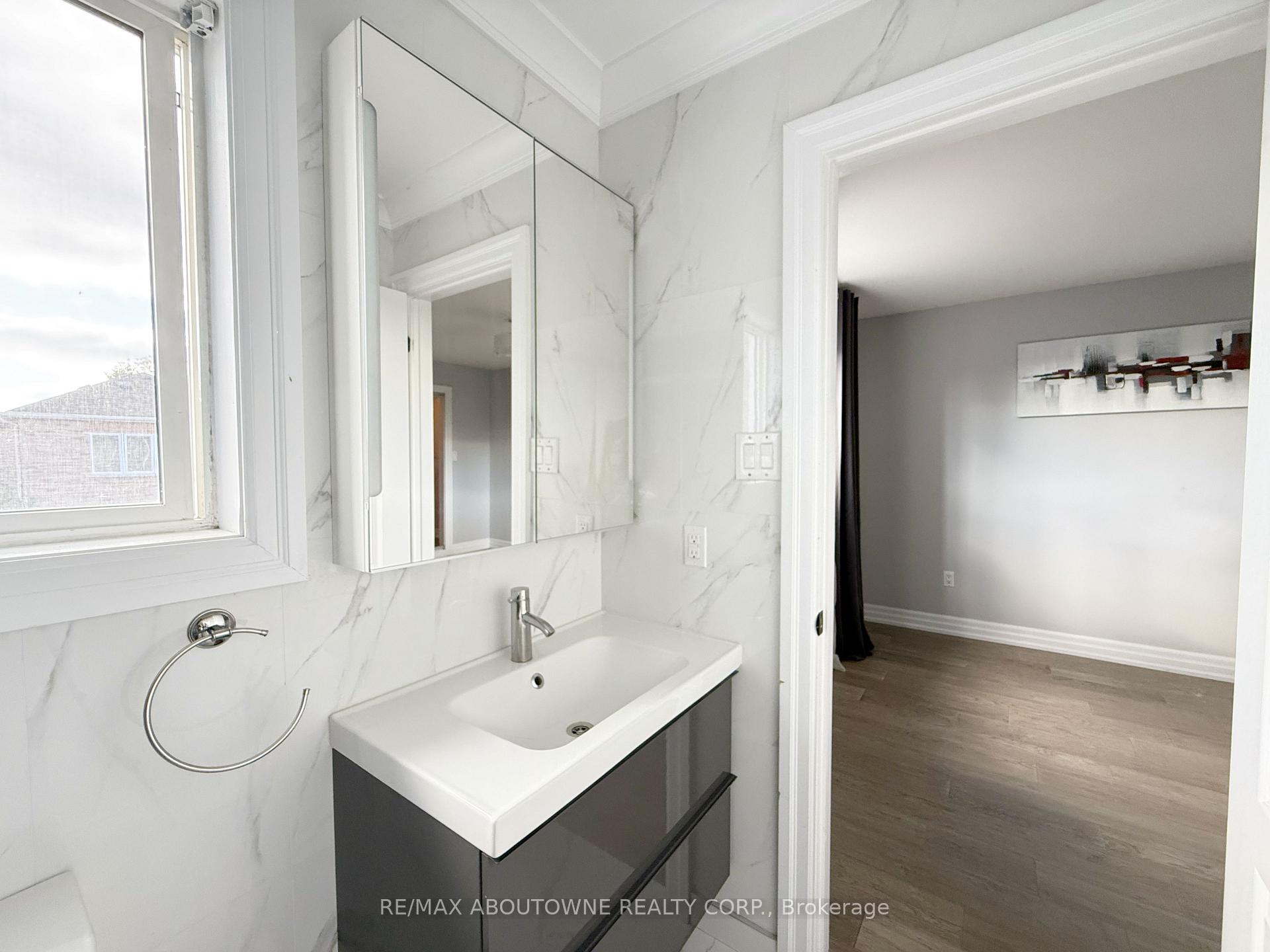 Photo 25 of 44 Craddock Street, Vaughan, Maple — HOMEH