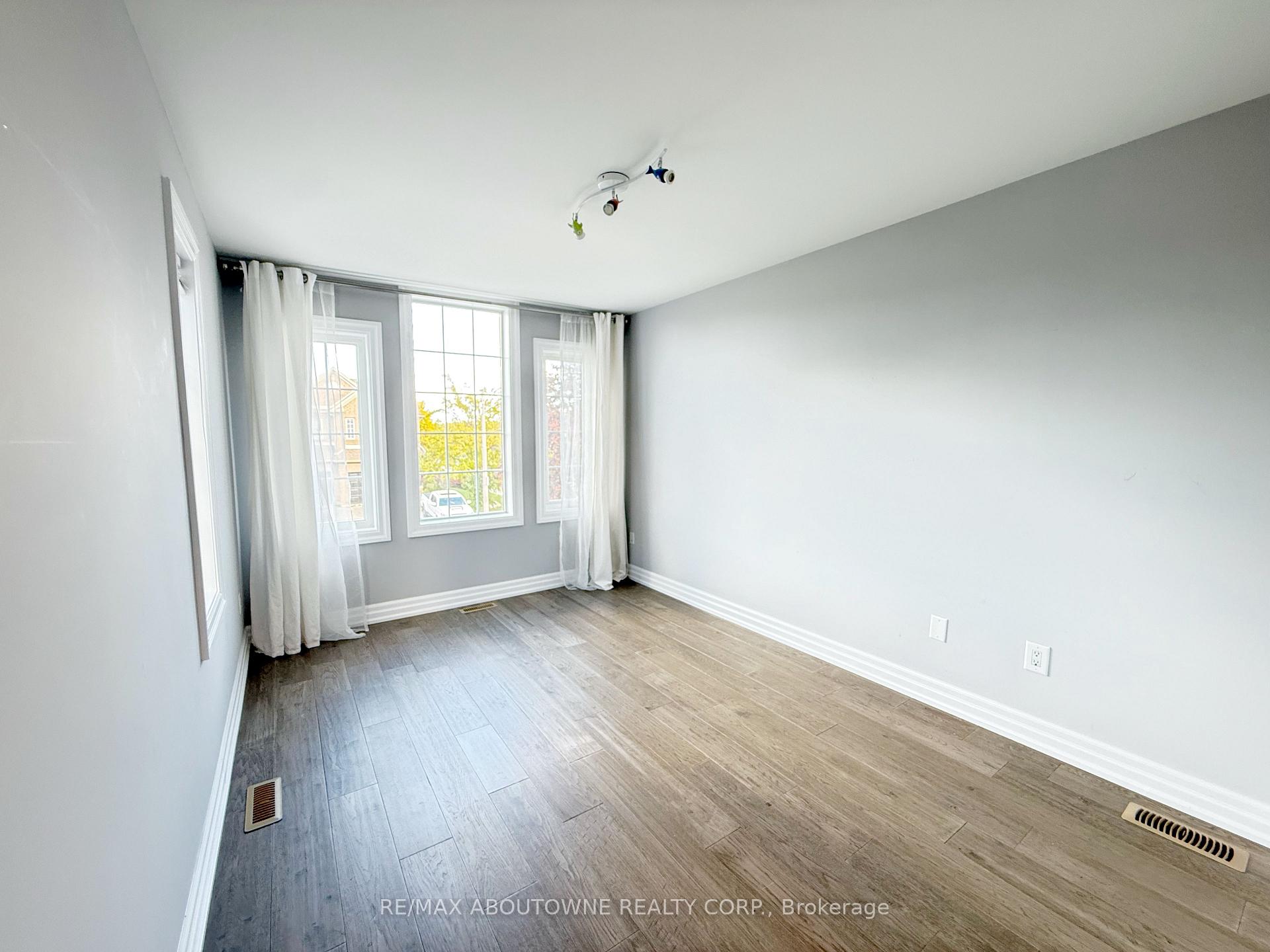 Photo 27 of 44 Craddock Street, Vaughan, Maple — HOMEH