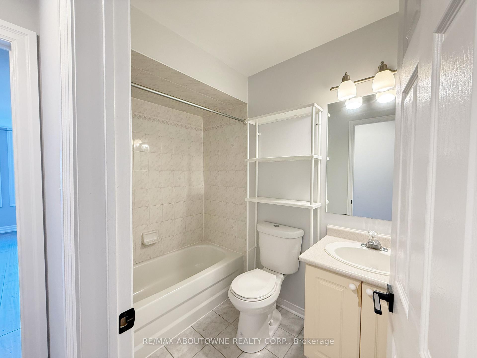 Photo 30 of 44 Craddock Street, Vaughan, Maple — HOMEH
