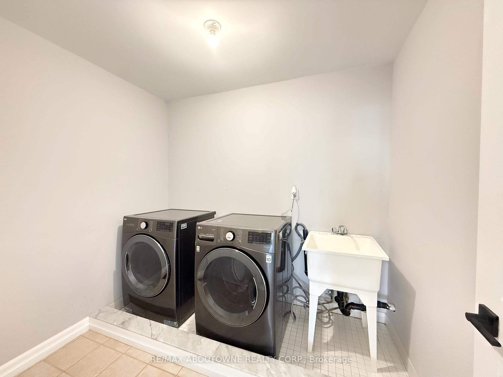 Photo 31 of 44 Craddock Street, Vaughan, Maple — HOMEH