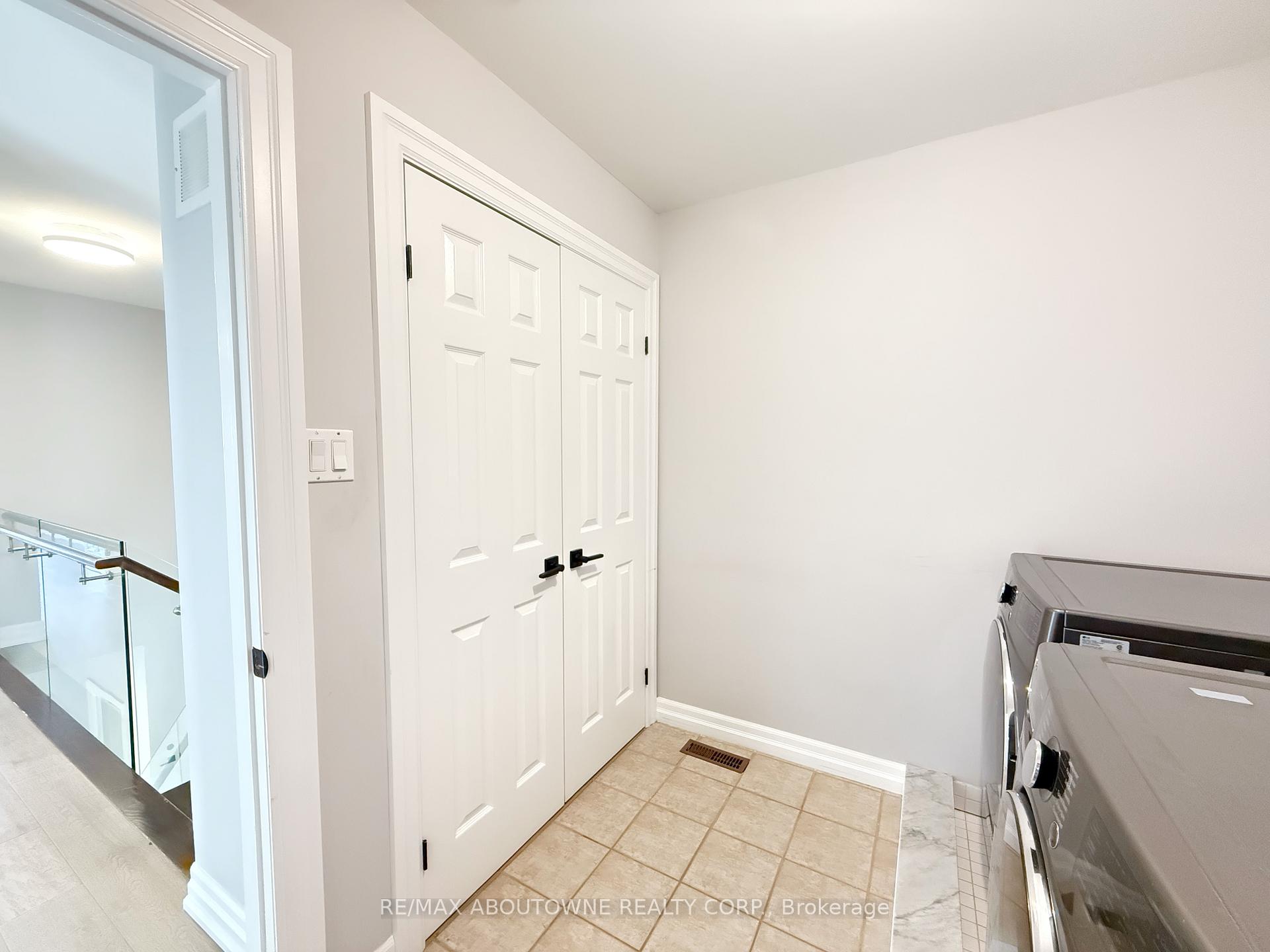 Photo 32 of 44 Craddock Street, Vaughan, Maple — HOMEH