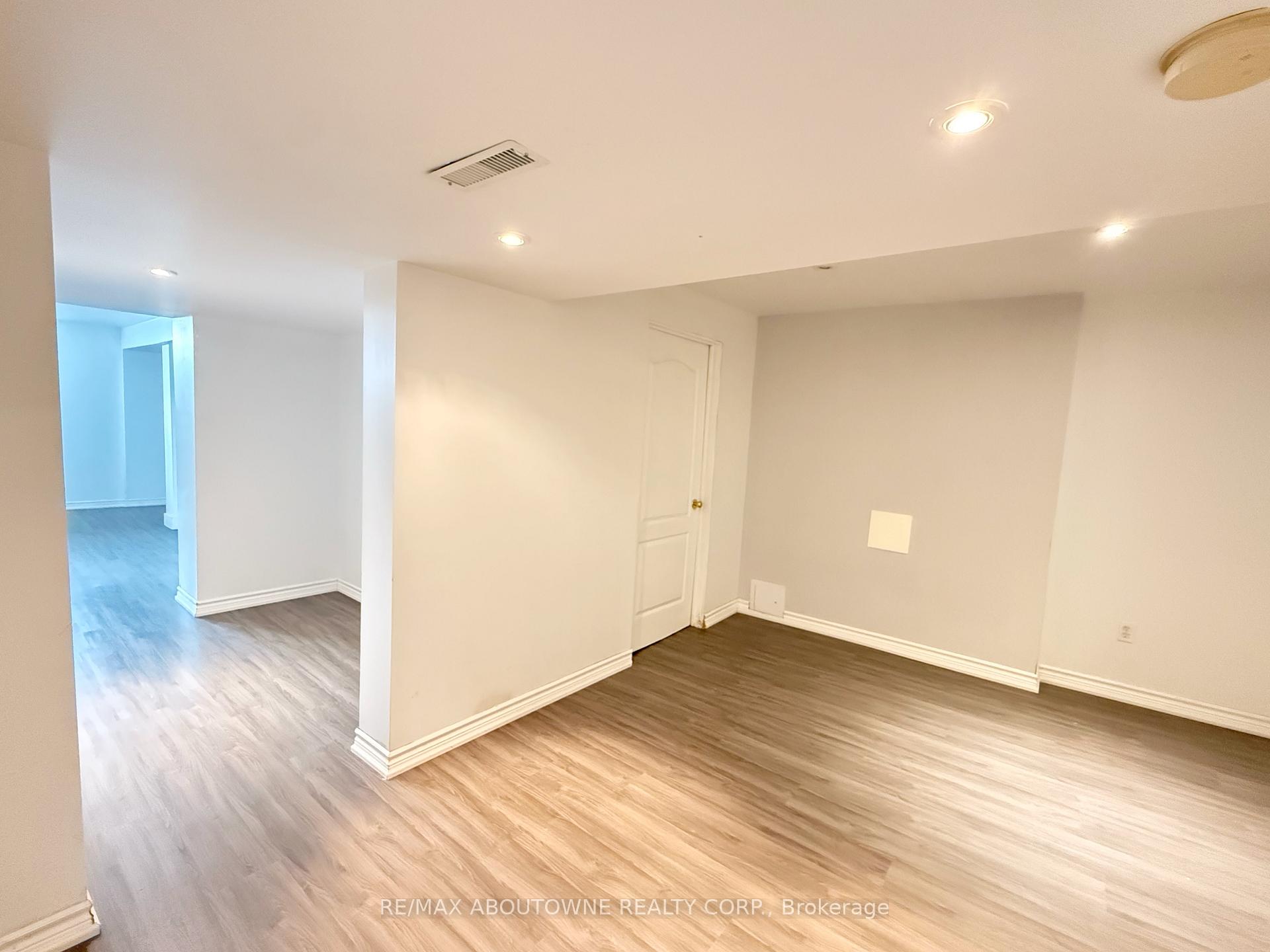 Photo 33 of 44 Craddock Street, Vaughan, Maple — HOMEH