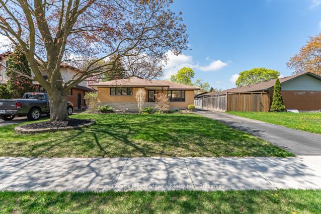 Photo 3 of 142 Mackay Crescent, Waterloo — HOMEH