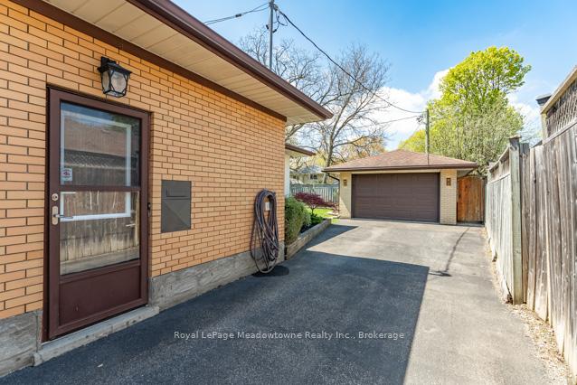 Photo 36 of 142 Mackay Crescent, Waterloo — HOMEH