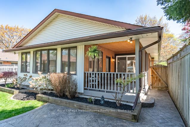 Photo 39 of 142 Mackay Crescent, Waterloo — HOMEH