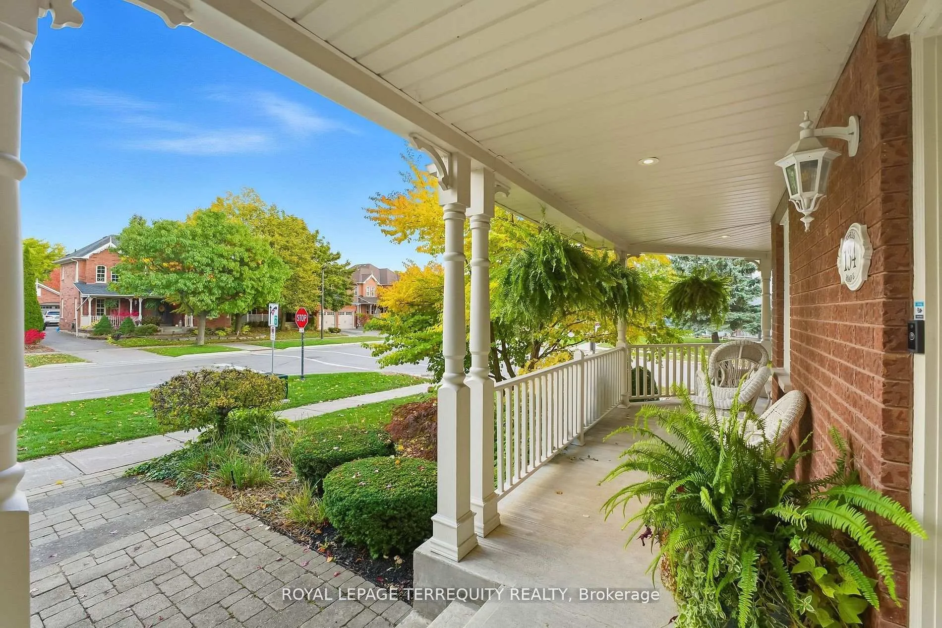 Photo 3 of 134 Cassels Road E, Whitby, Brooklin — HOMEH