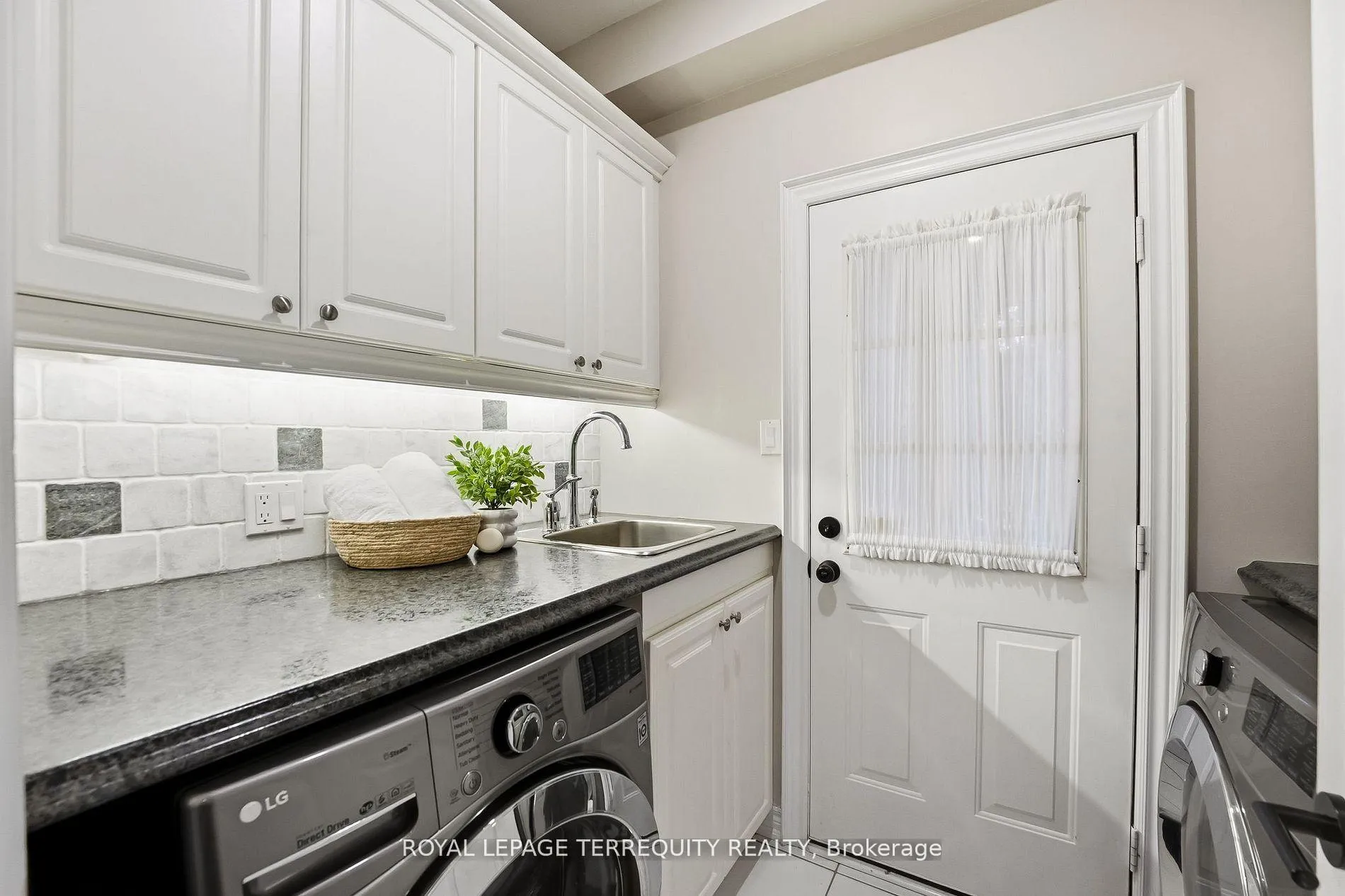 Photo 19 of 134 Cassels Road E, Whitby, Brooklin — HOMEH