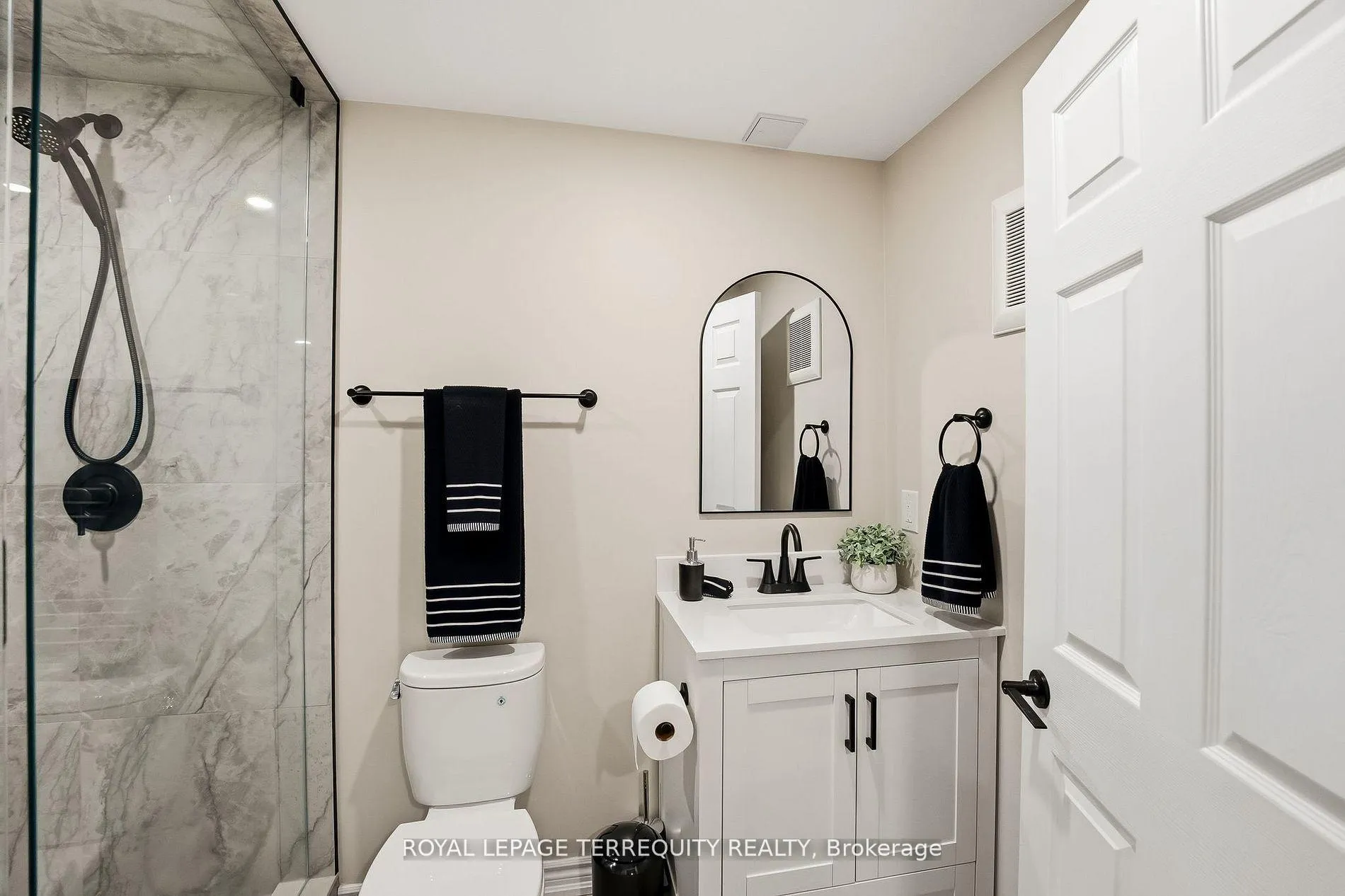 Photo 37 of 134 Cassels Road E, Whitby, Brooklin — HOMEH
