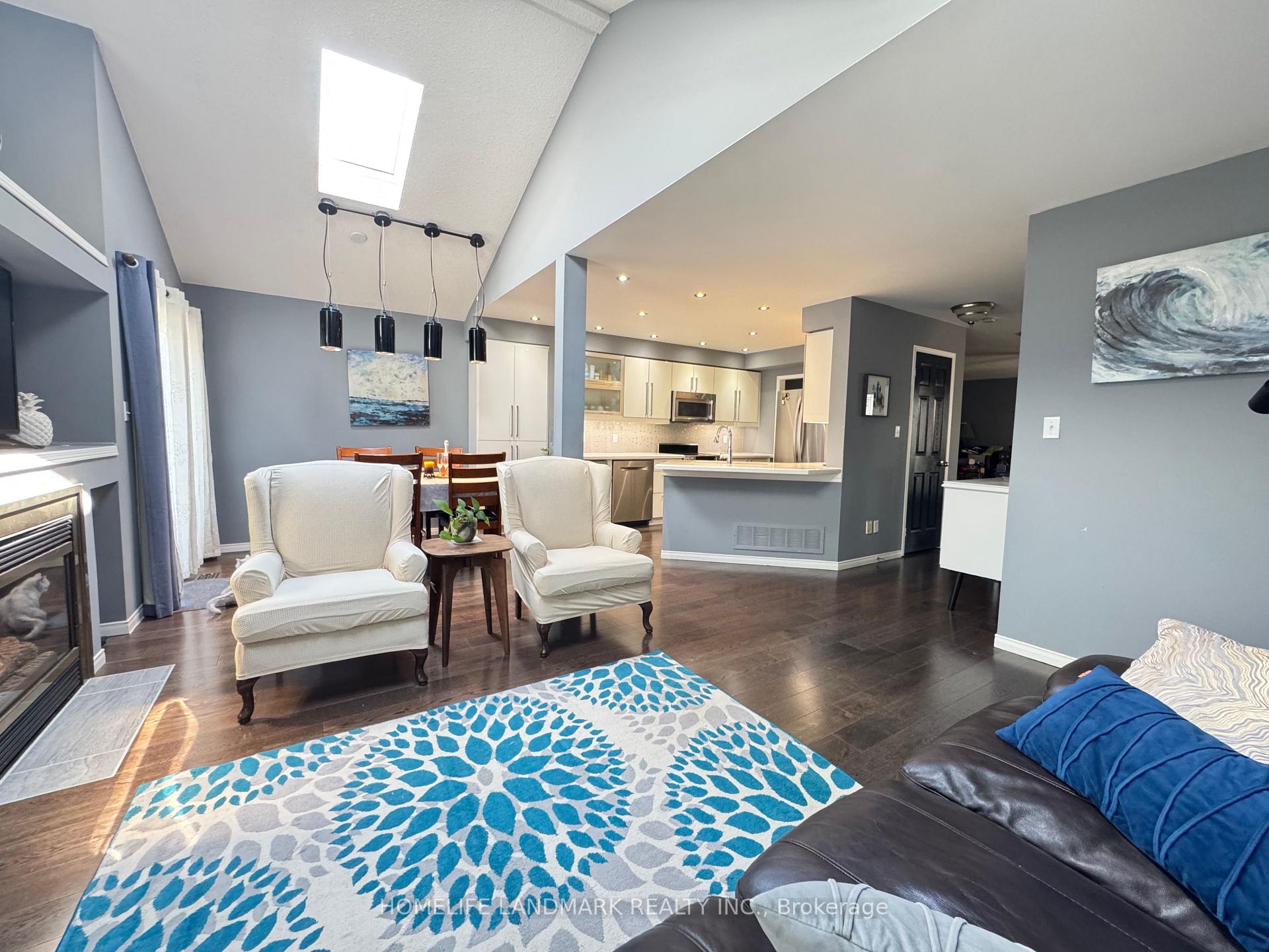 Photo 2 of 28 Randolph Avenue, Whitby, Williamsburg — HOMEH