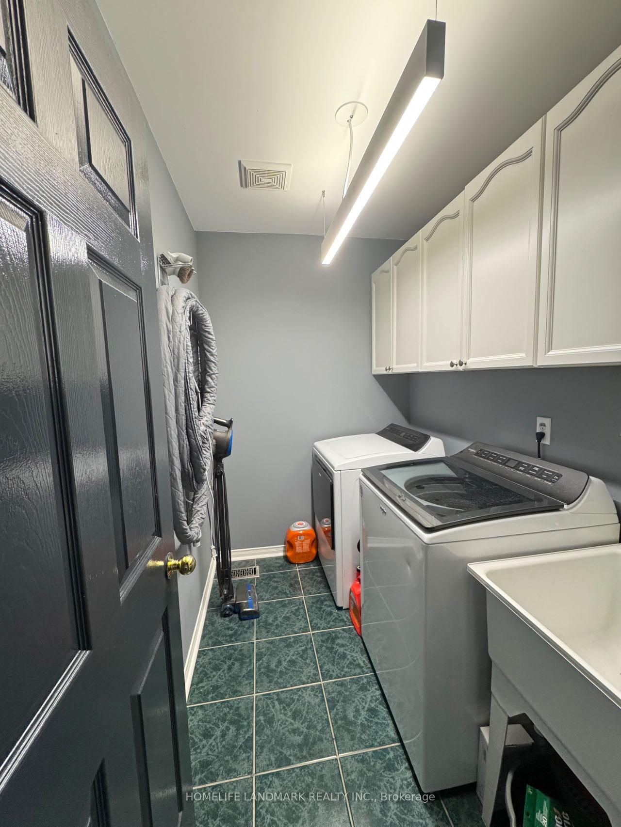 Photo 7 of 28 Randolph Avenue, Whitby, Williamsburg — HOMEH