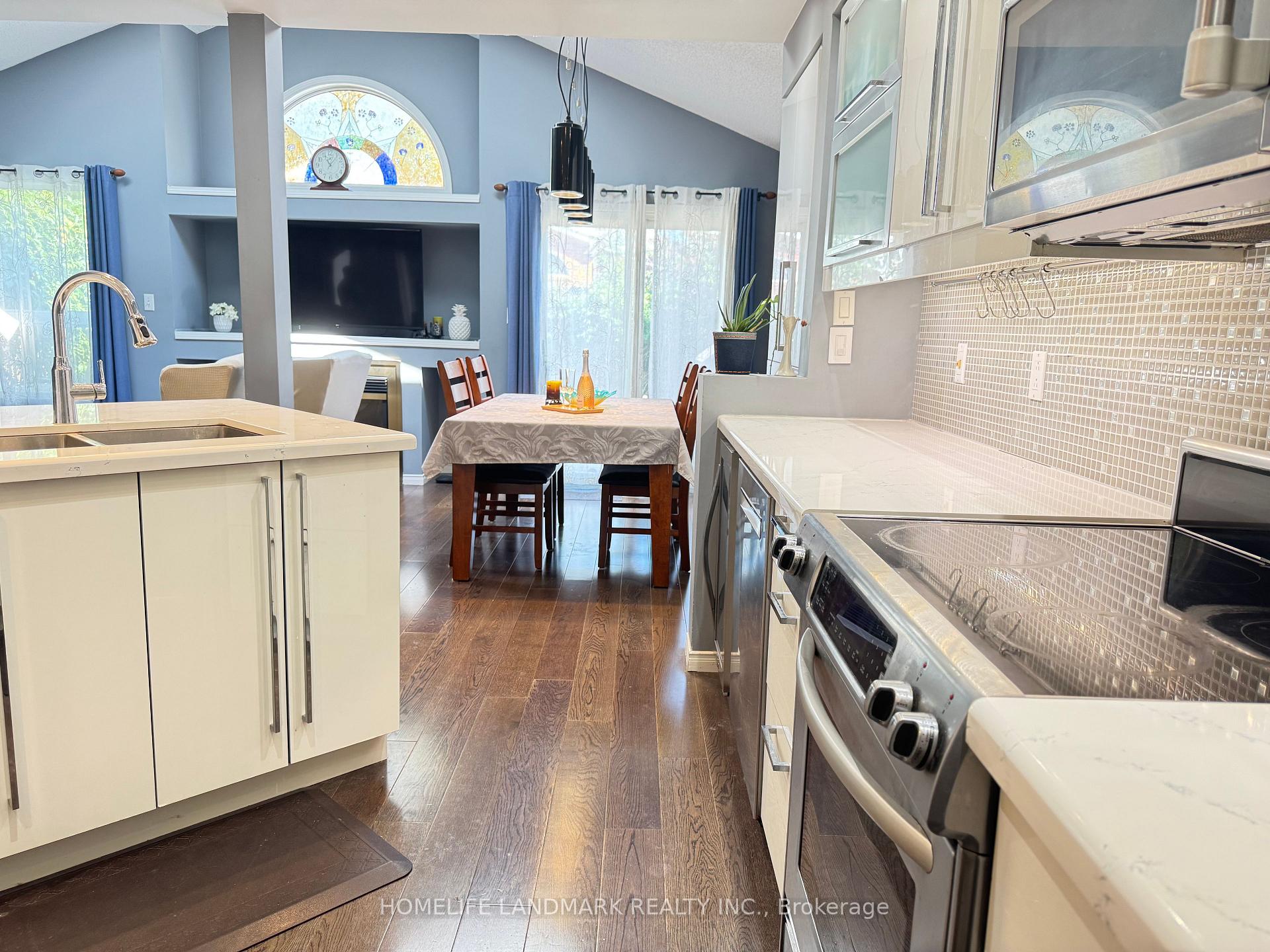Photo 18 of 28 Randolph Avenue, Whitby, Williamsburg — HOMEH