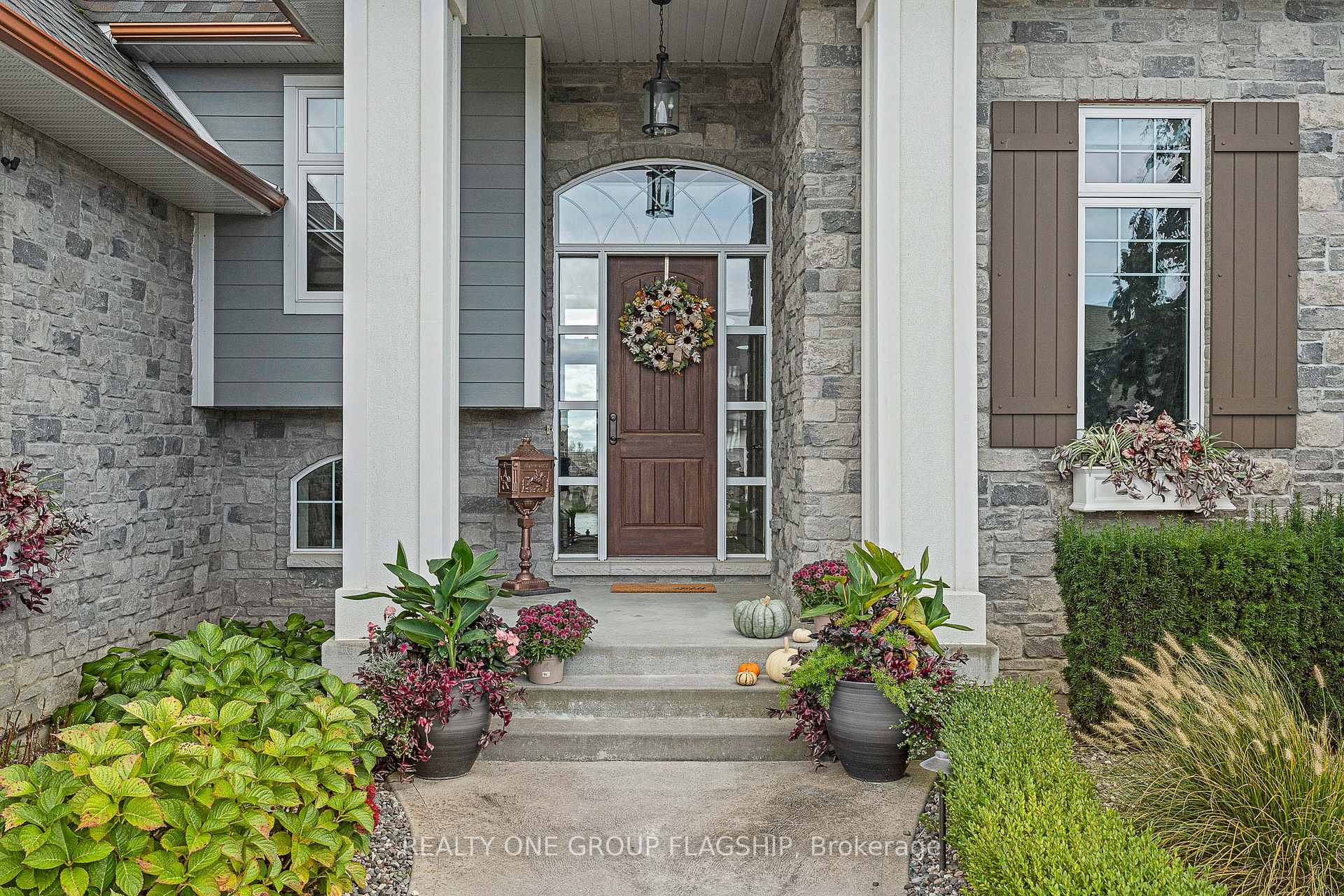 Photo 3 of 196 Francis Crescent, Windsor — HOMEH