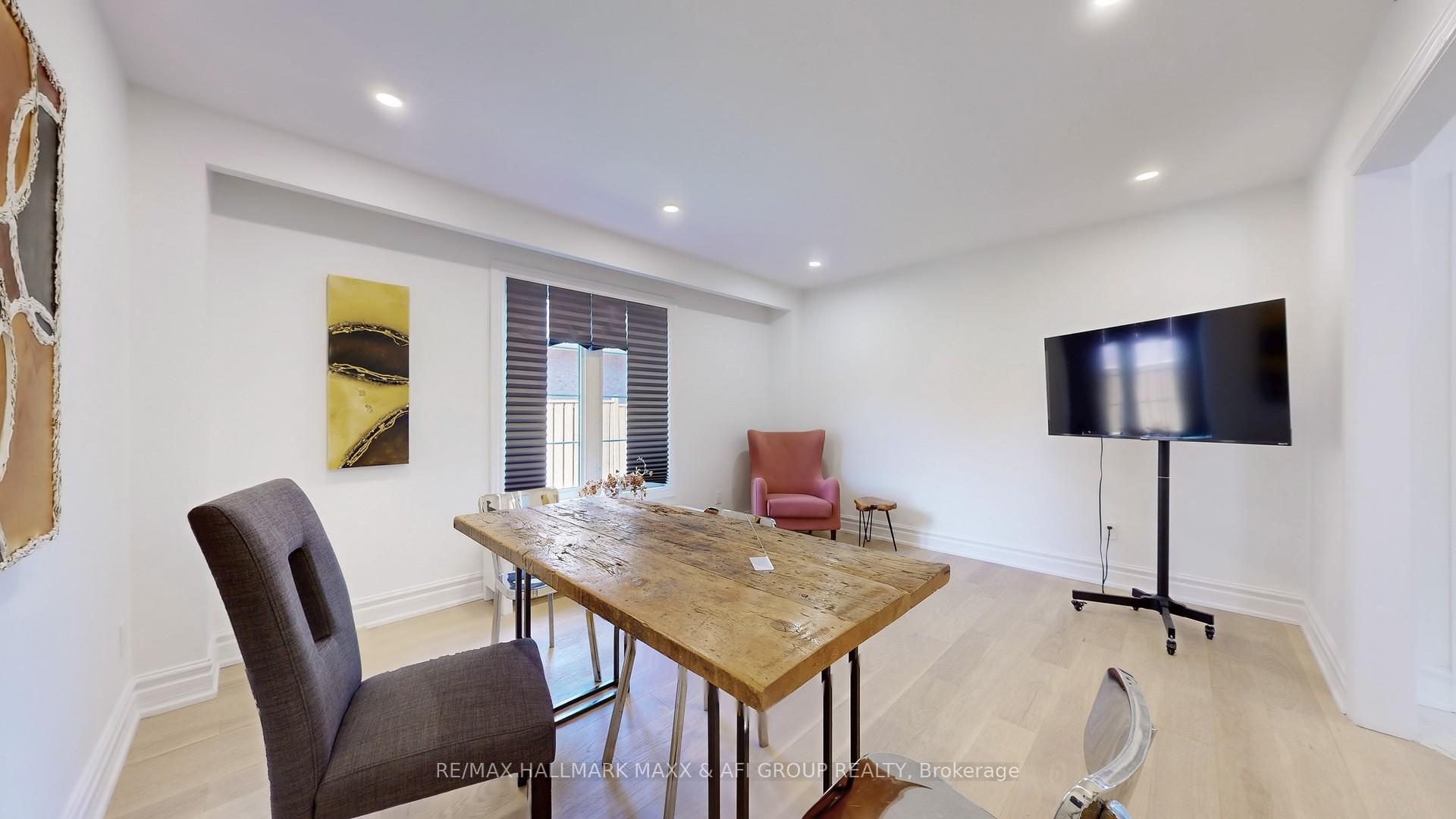 Photo 4 of 243 Murray Drive, Aurora, Aurora Highlands — HOMEH
