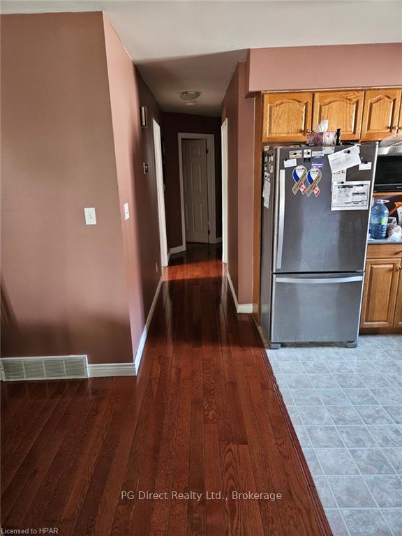 Photo 4 of 4233 Northwood Lakes Drive, Windsor, Roseland East — HOMEH