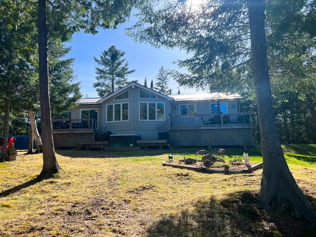 Front of 471 North Meadowcove Road