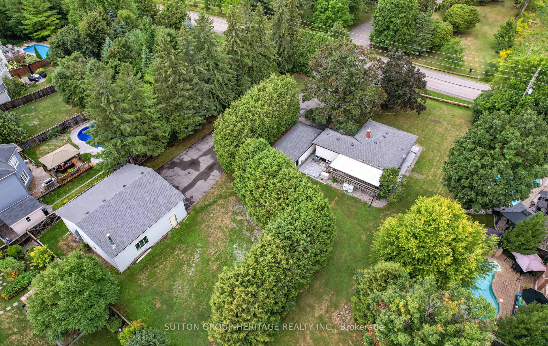Photo 3 of 405 Columbus Road W, Whitby, Brooklin — HOMEH