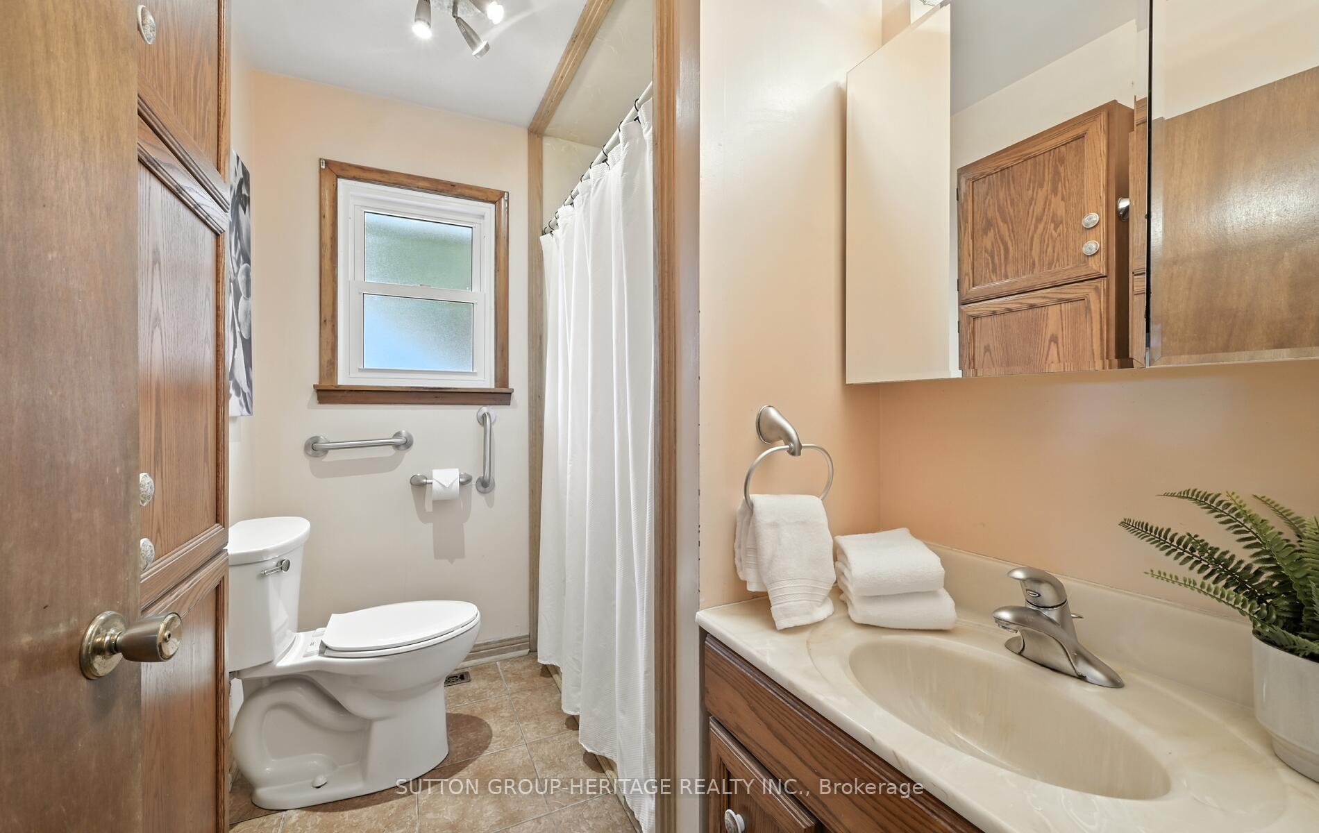 Photo 13 of 405 Columbus Road W, Whitby, Brooklin — HOMEH