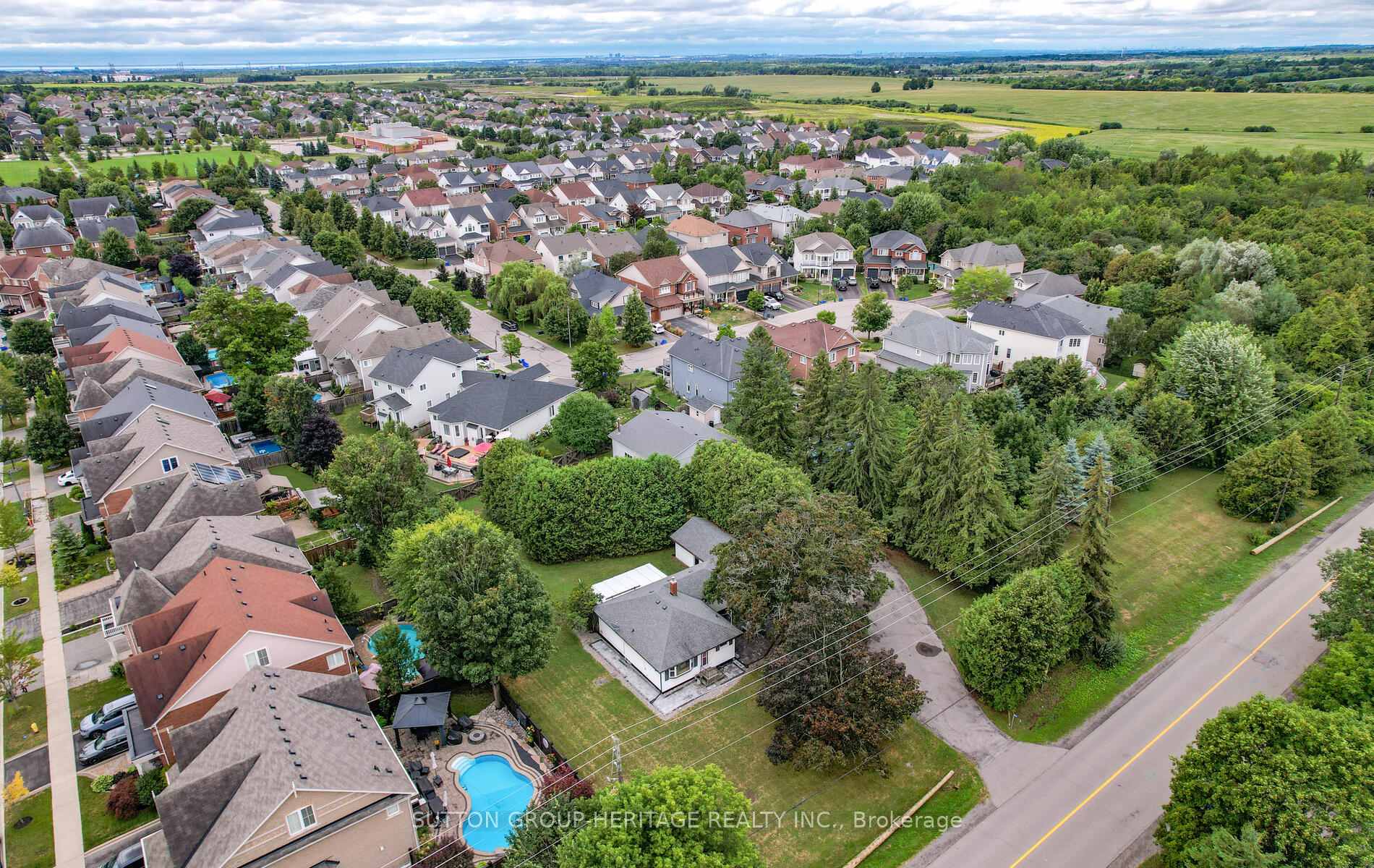 Photo 36 of 405 Columbus Road W, Whitby, Brooklin — HOMEH