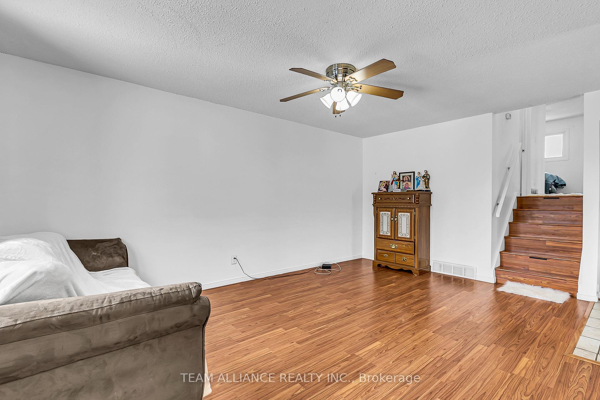 Photo 4 of 3241 Aurora Drive, Windsor, Forest Glade — HOMEH