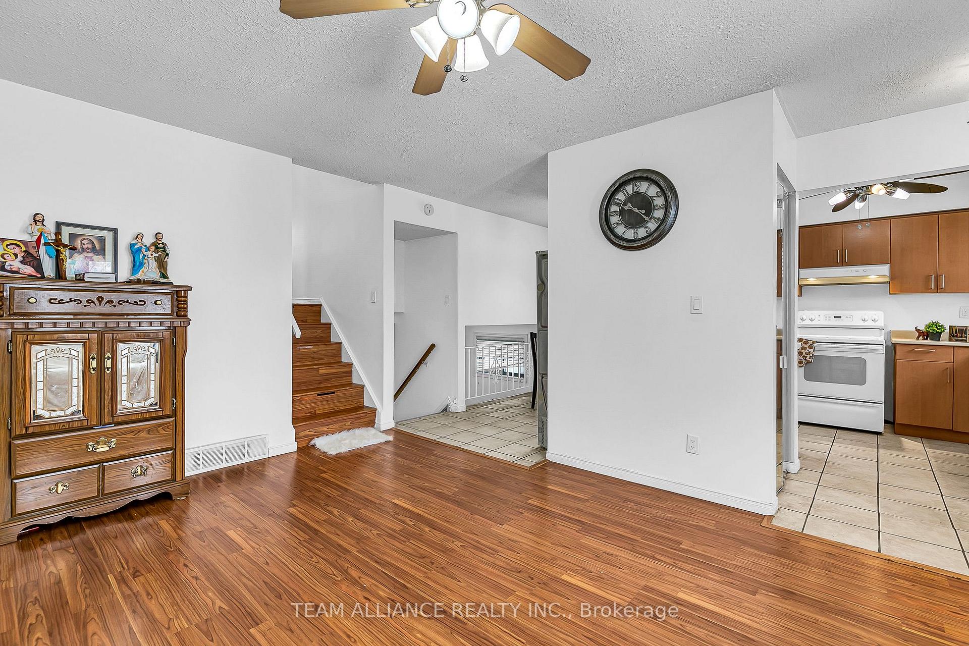 Photo 5 of 3241 Aurora Drive, Windsor, Forest Glade — HOMEH