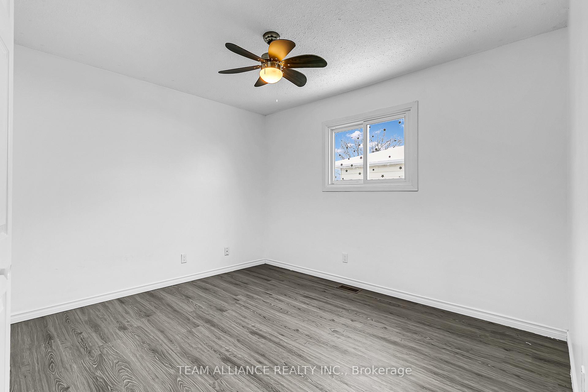 Photo 13 of 3241 Aurora Drive, Windsor, Forest Glade — HOMEH