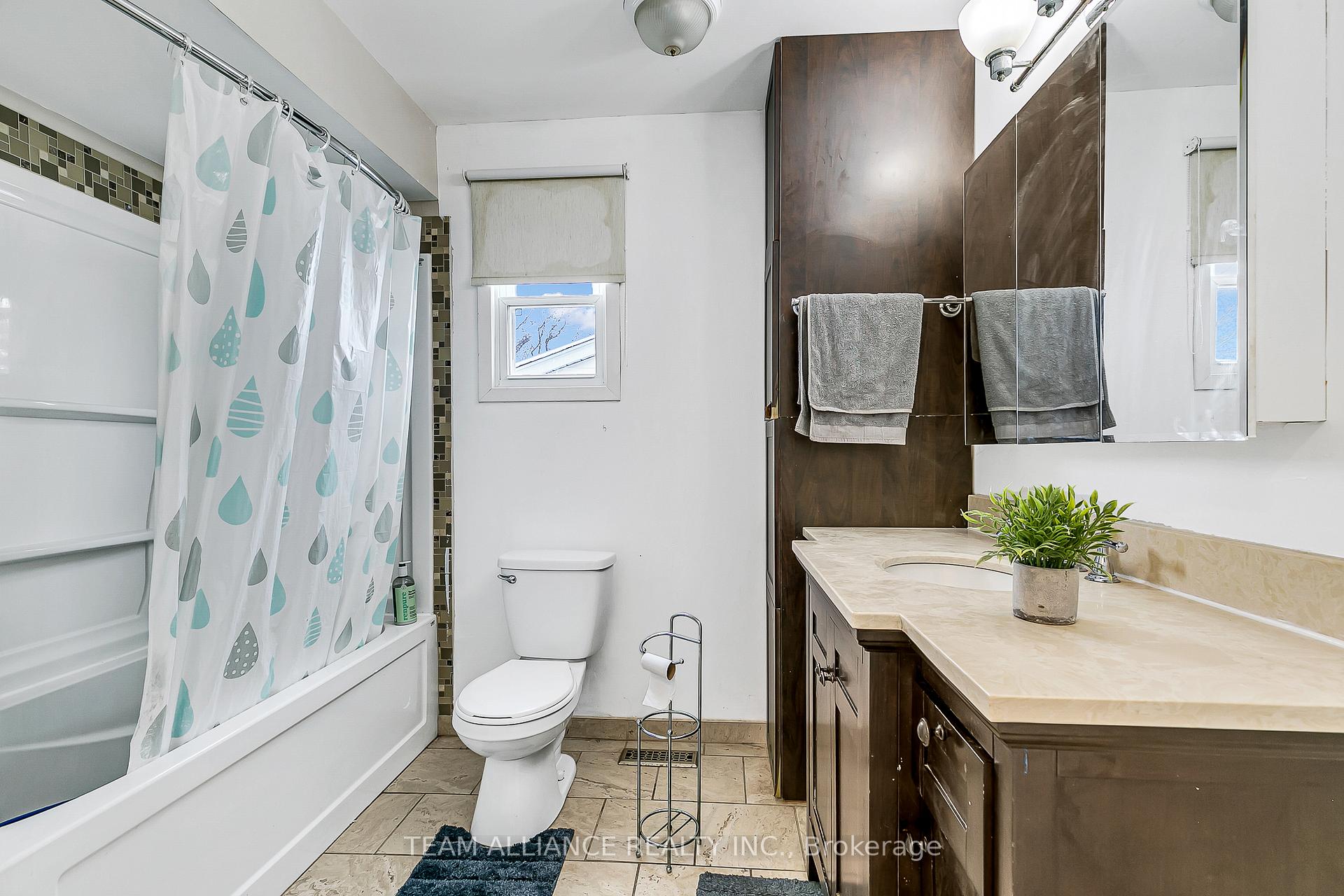 Photo 14 of 3241 Aurora Drive, Windsor, Forest Glade — HOMEH