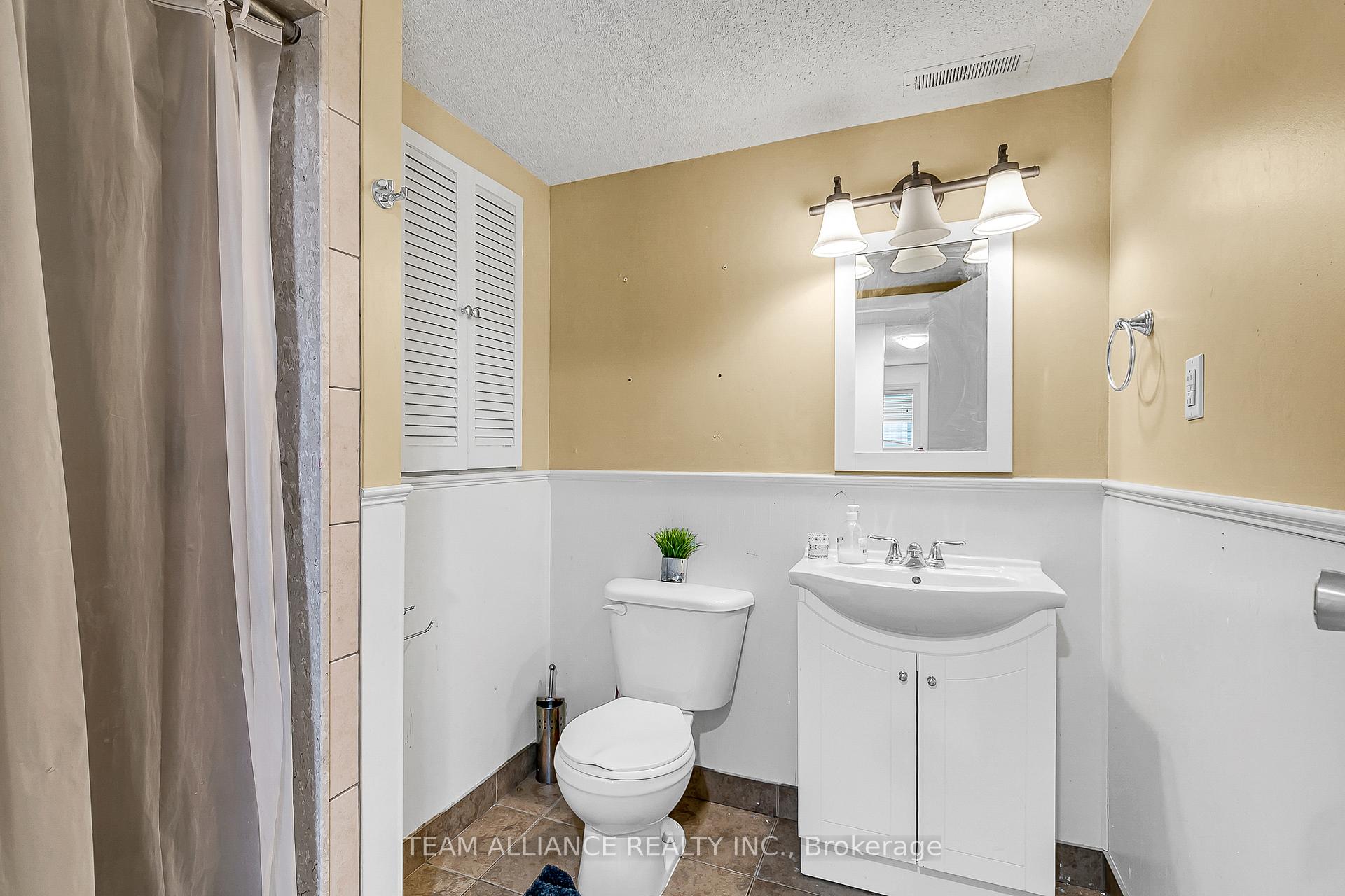 Photo 21 of 3241 Aurora Drive, Windsor, Forest Glade — HOMEH